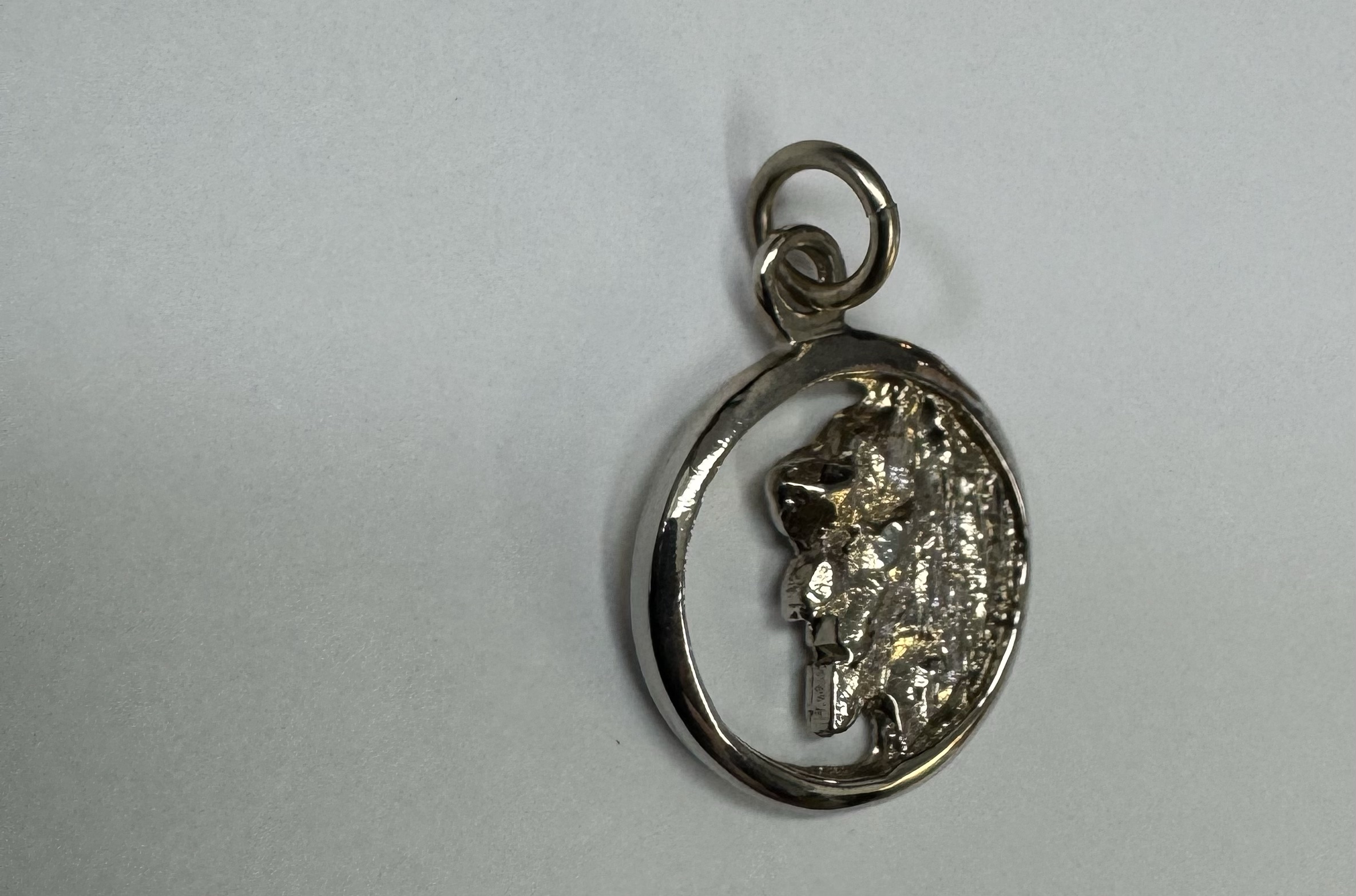 14k White Gold Old Man in the Mountain Charm - Image 5