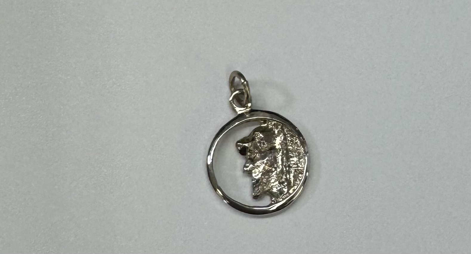 14k White Gold Old Man in the Mountain Charm - Image 8