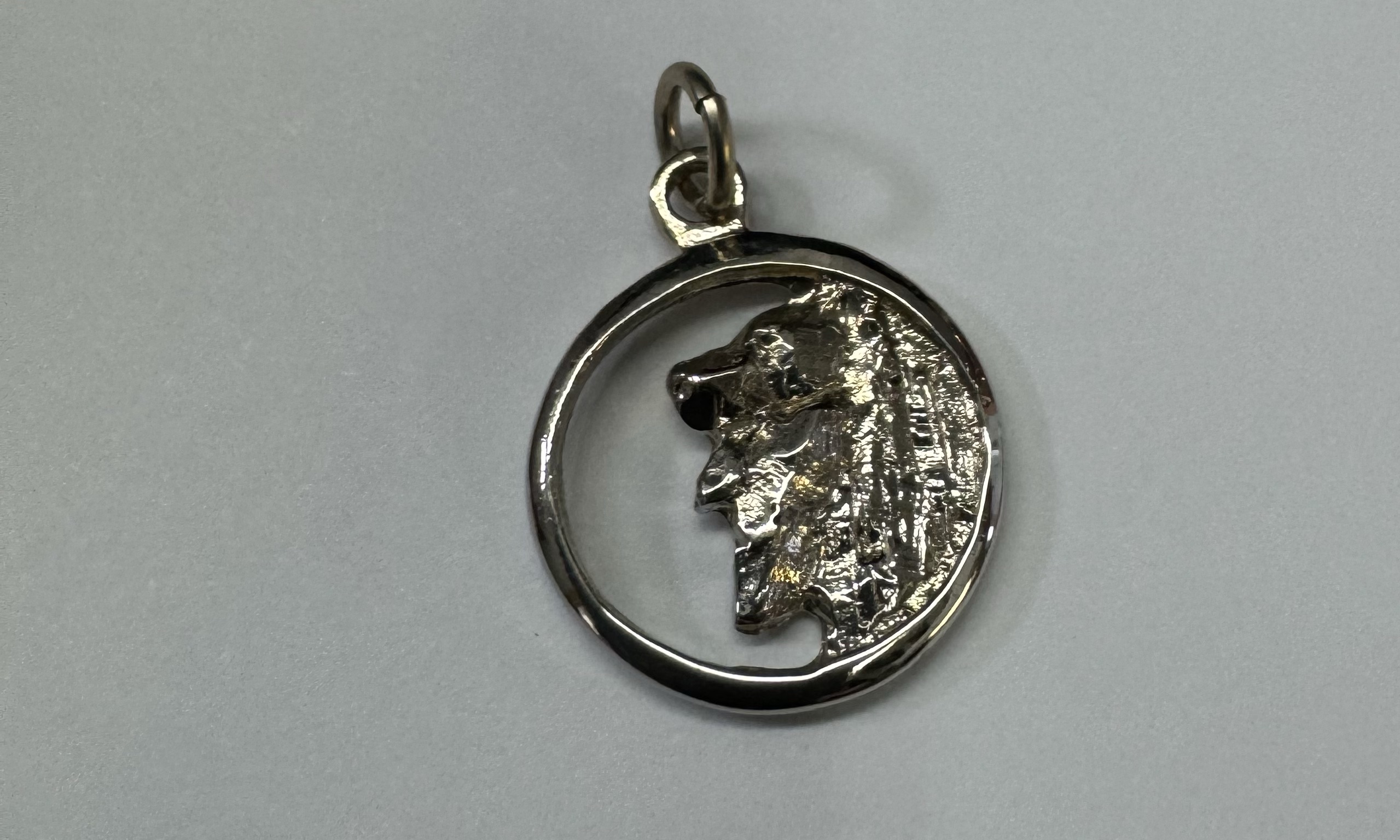 14k White Gold Old Man in the Mountain Charm - Image 9