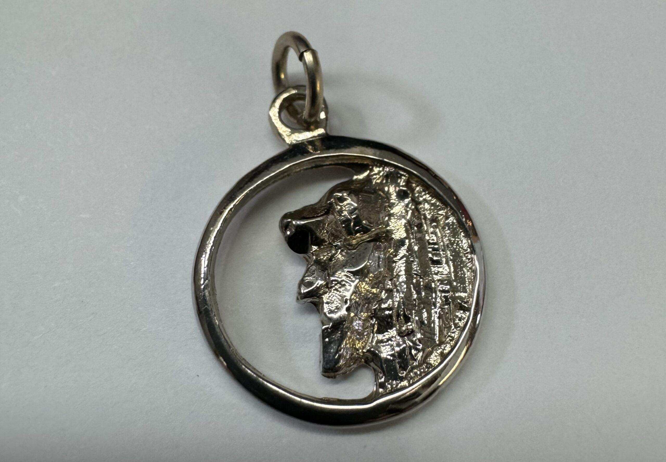 14k White Gold Old Man in the Mountain Charm - Image 11