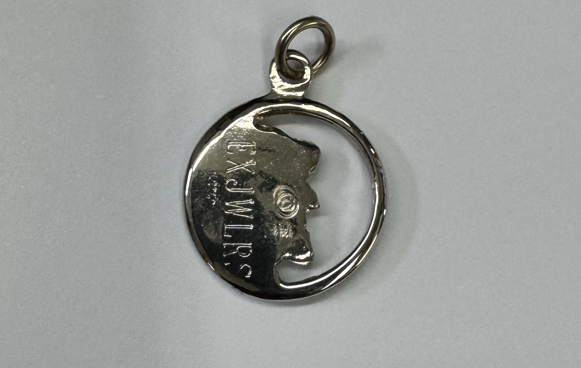 14k White Gold Old Man in the Mountain Charm - Image 12