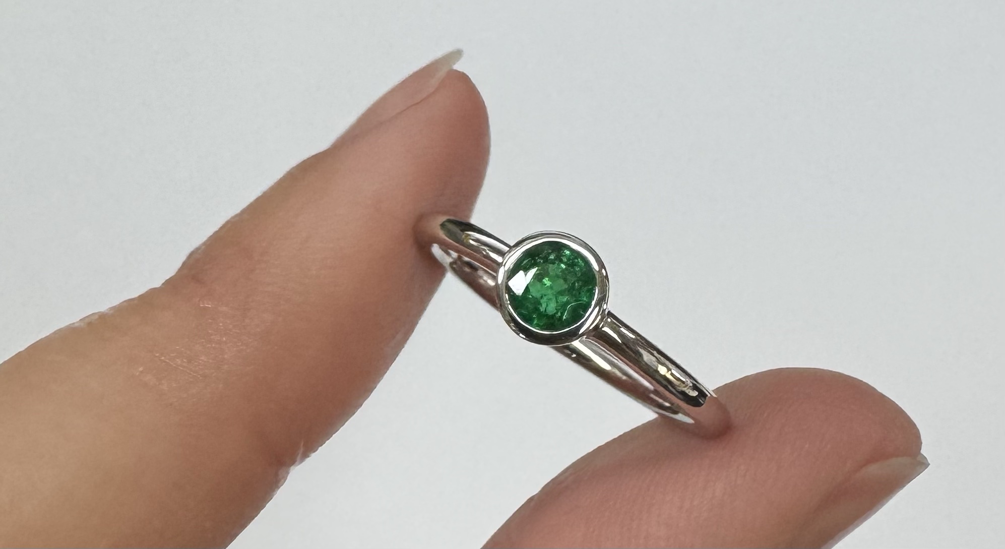14k White Gold Genuine .28 Cttw Emerald Bezel Ring