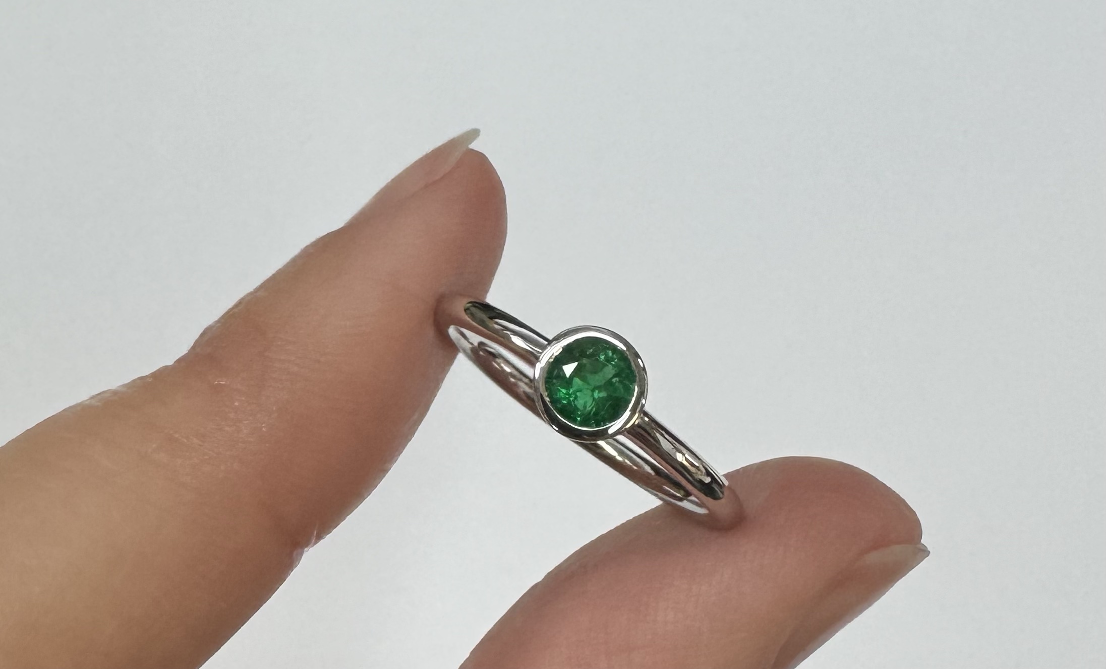 14k White Gold Genuine .28 Cttw Emerald Bezel Ring - Image 2