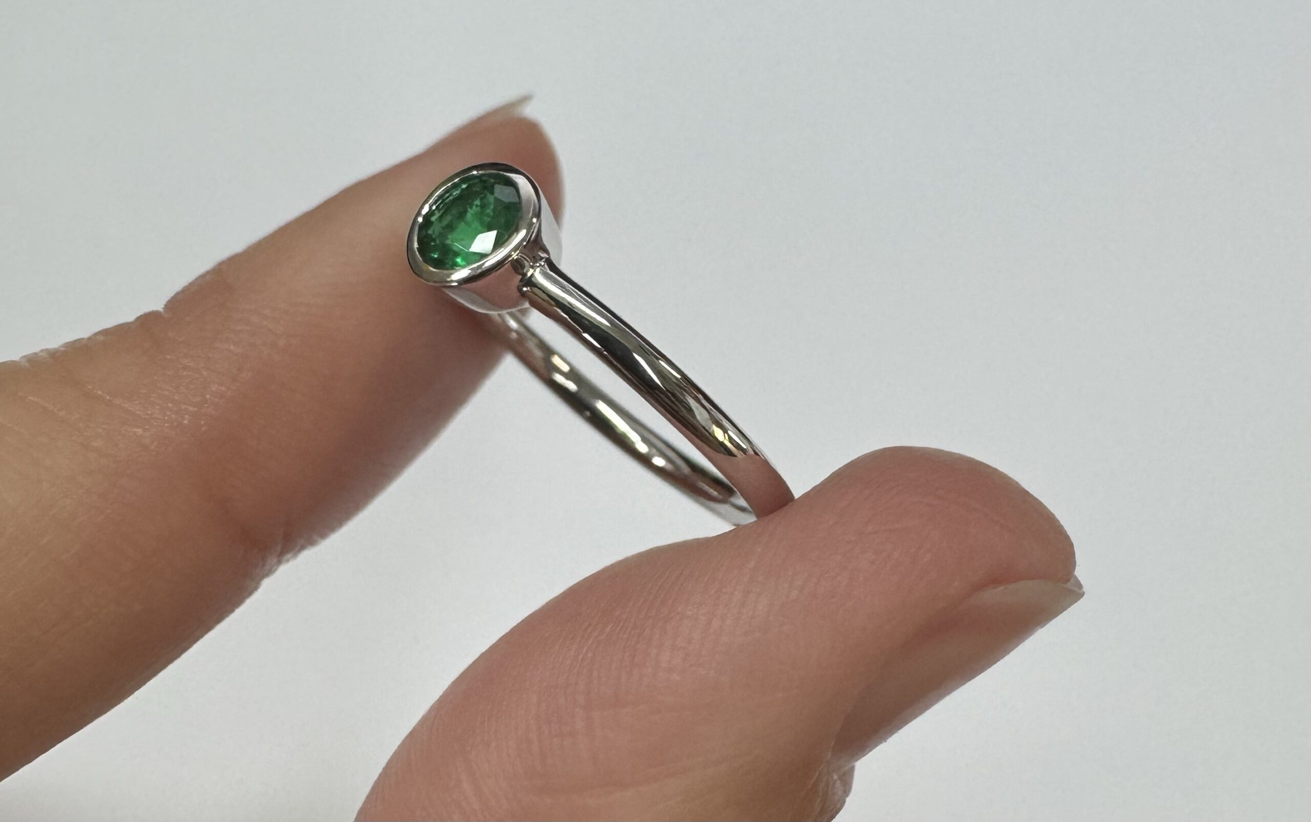 14k White Gold Genuine .28 Cttw Emerald Bezel Ring - Image 3