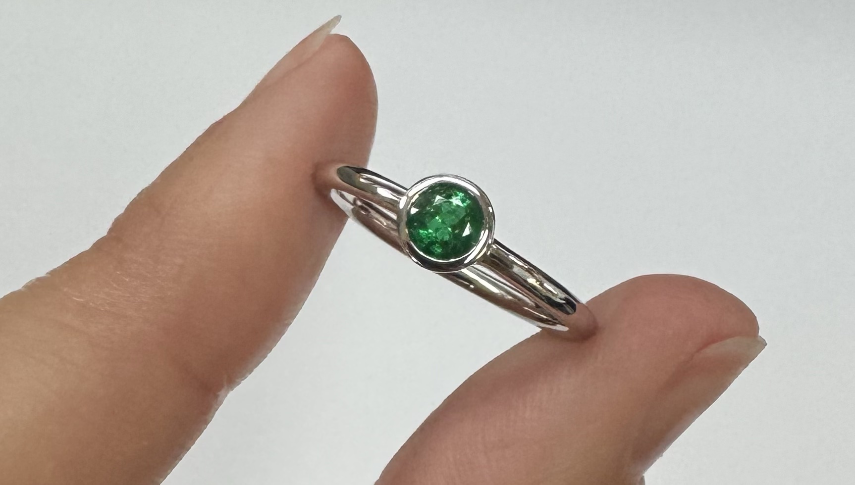 14k White Gold Genuine .28 Cttw Emerald Bezel Ring - Image 12