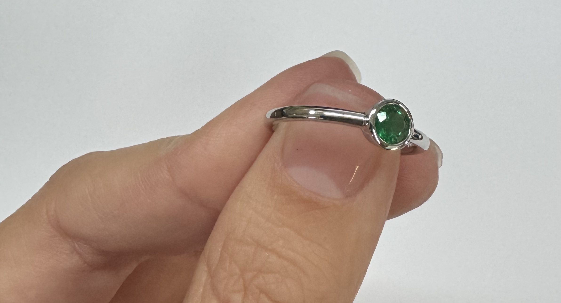 14k White Gold Genuine .28 Cttw Emerald Bezel Ring - Image 14
