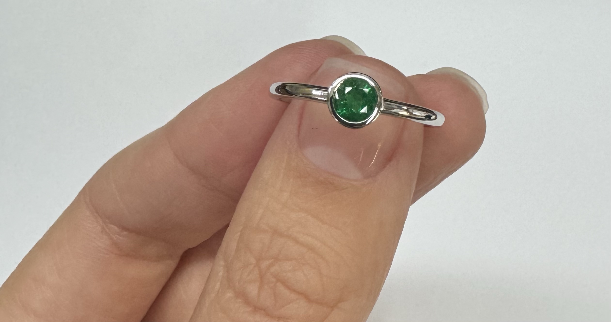 14k White Gold Genuine .28 Cttw Emerald Bezel Ring - Image 4
