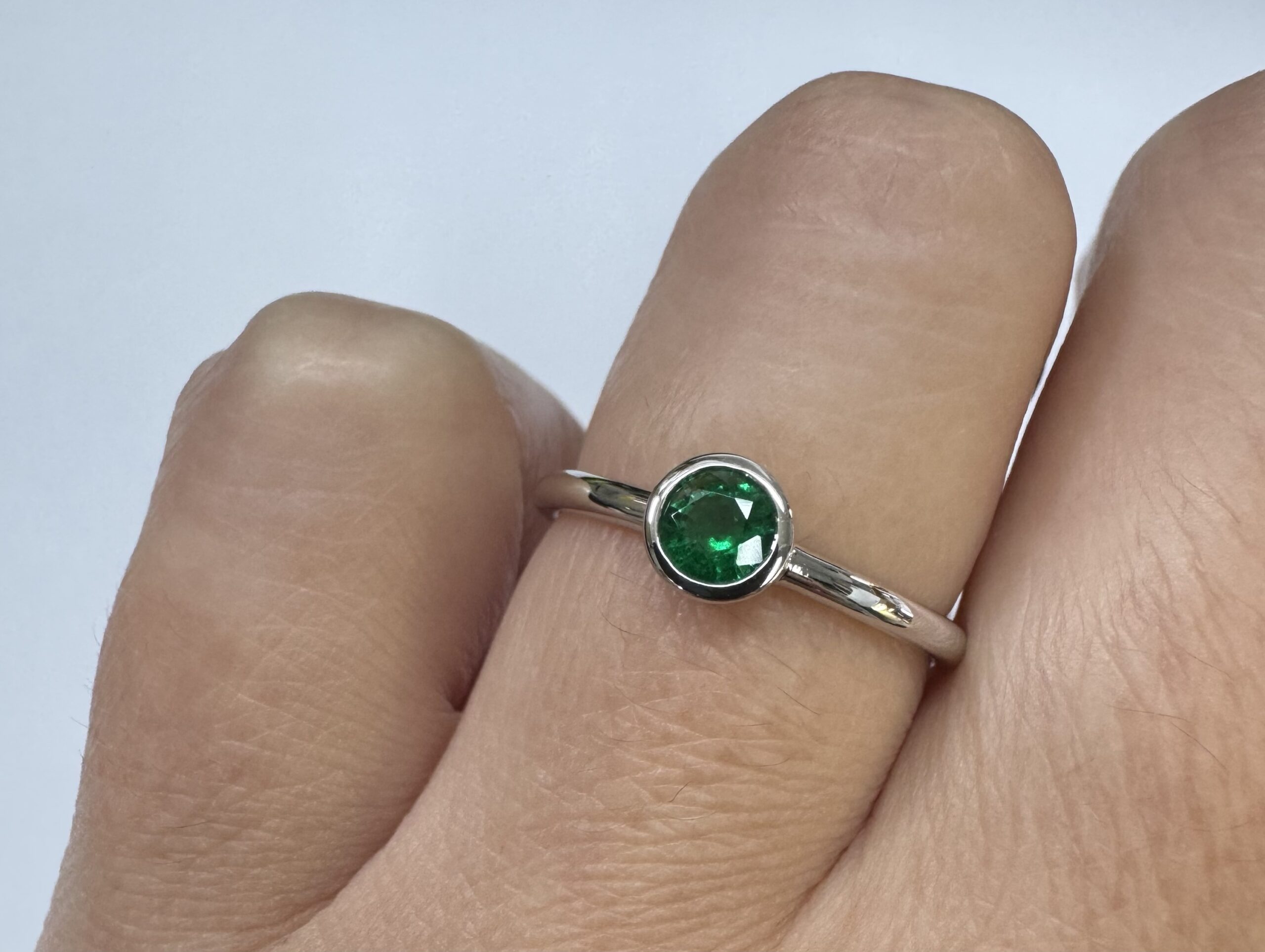 14k White Gold Genuine .28 Cttw Emerald Bezel Ring - Image 7