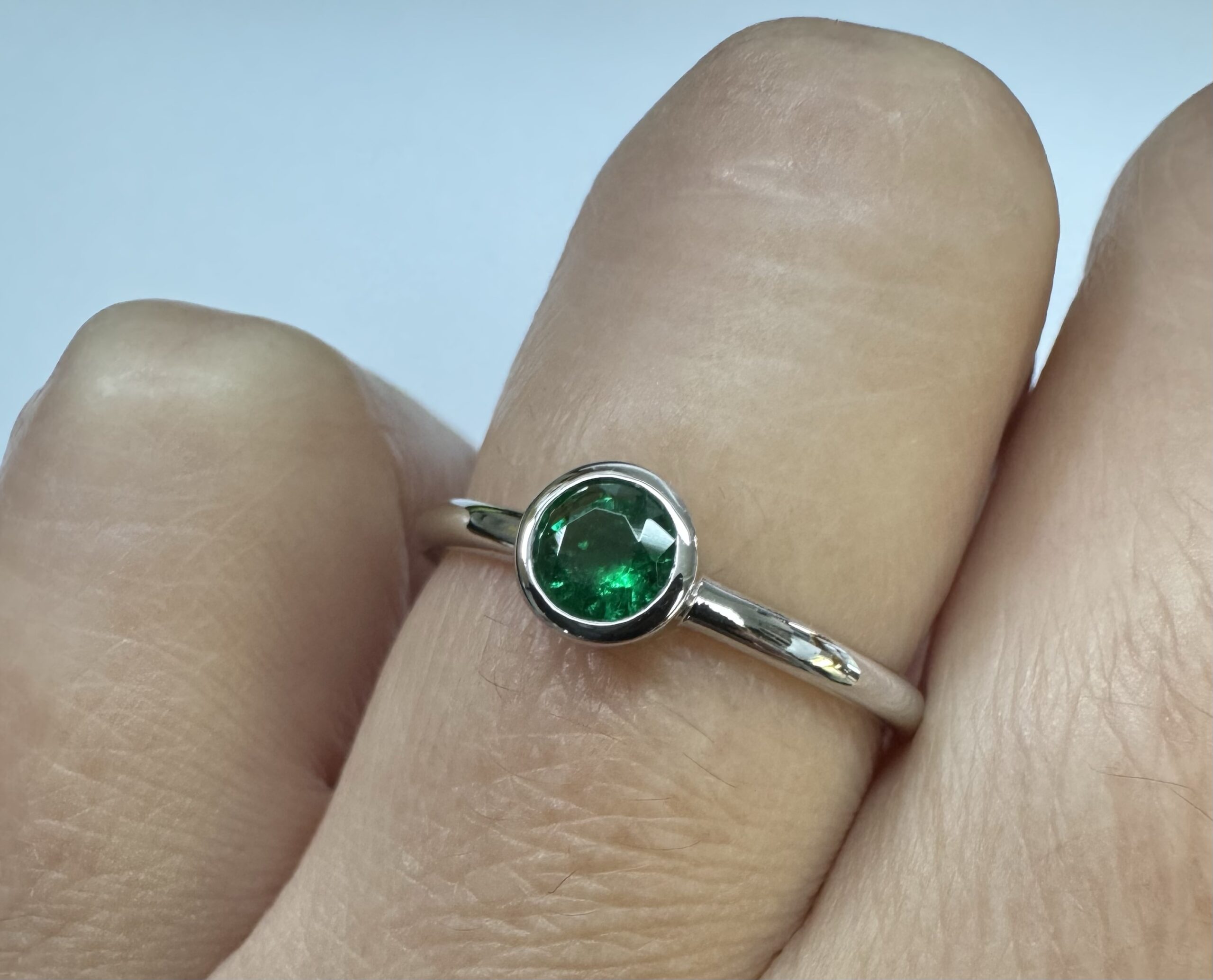 14k White Gold Genuine .28 Cttw Emerald Bezel Ring - Image 8