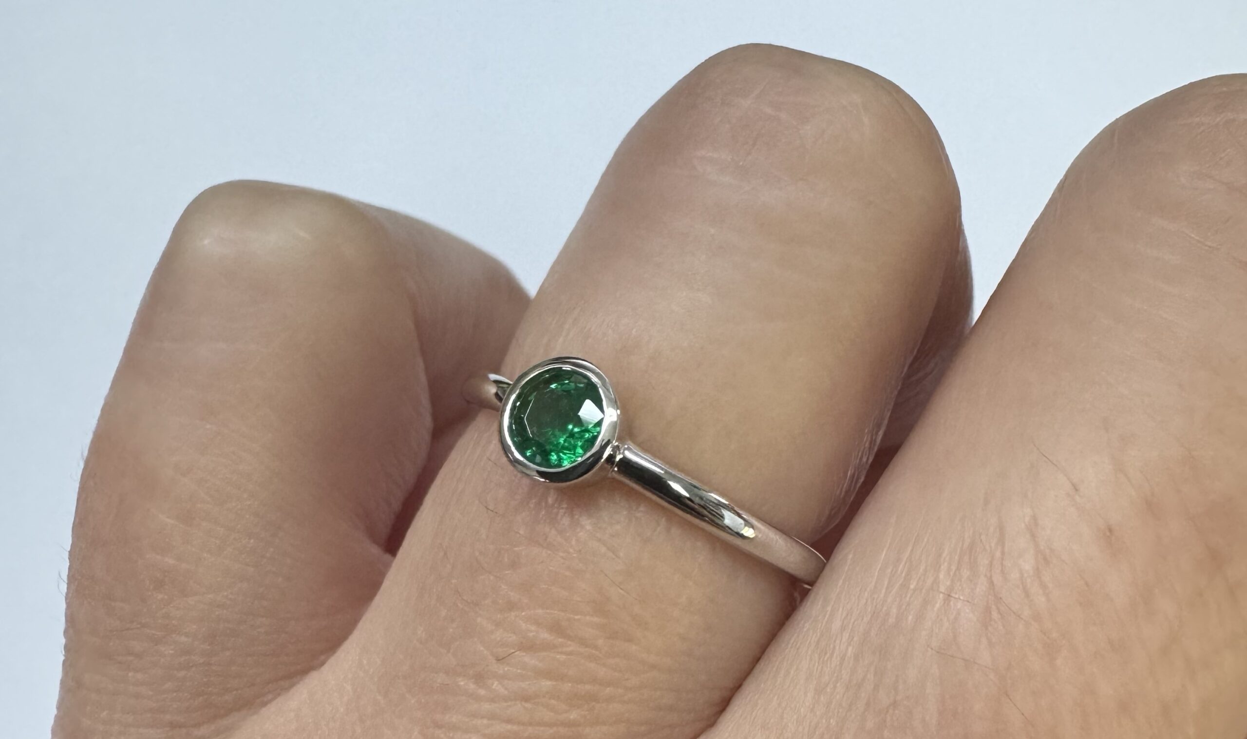 14k White Gold Genuine .28 Cttw Emerald Bezel Ring - Image 9