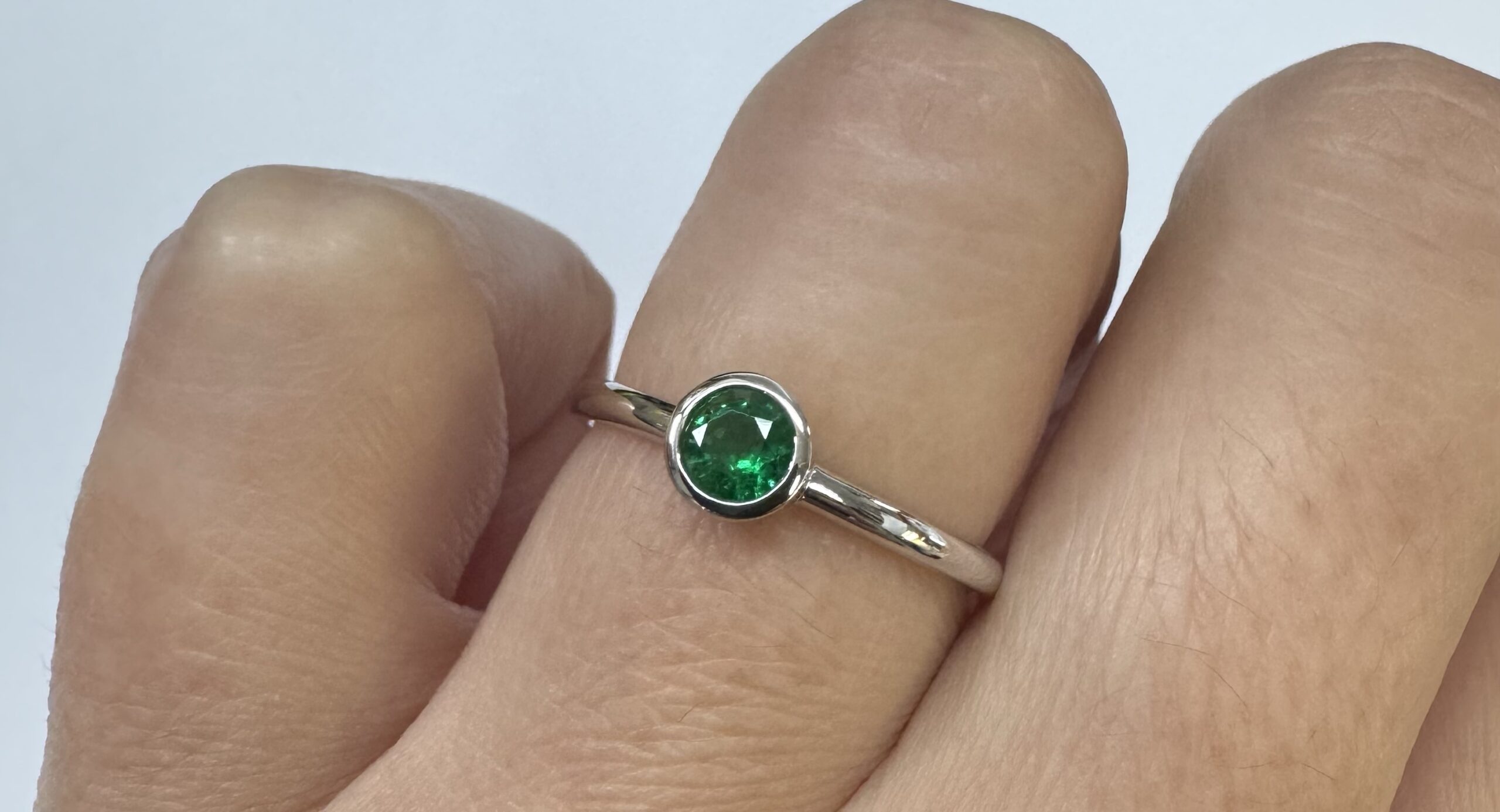 14k White Gold Genuine .28 Cttw Emerald Bezel Ring - Image 10