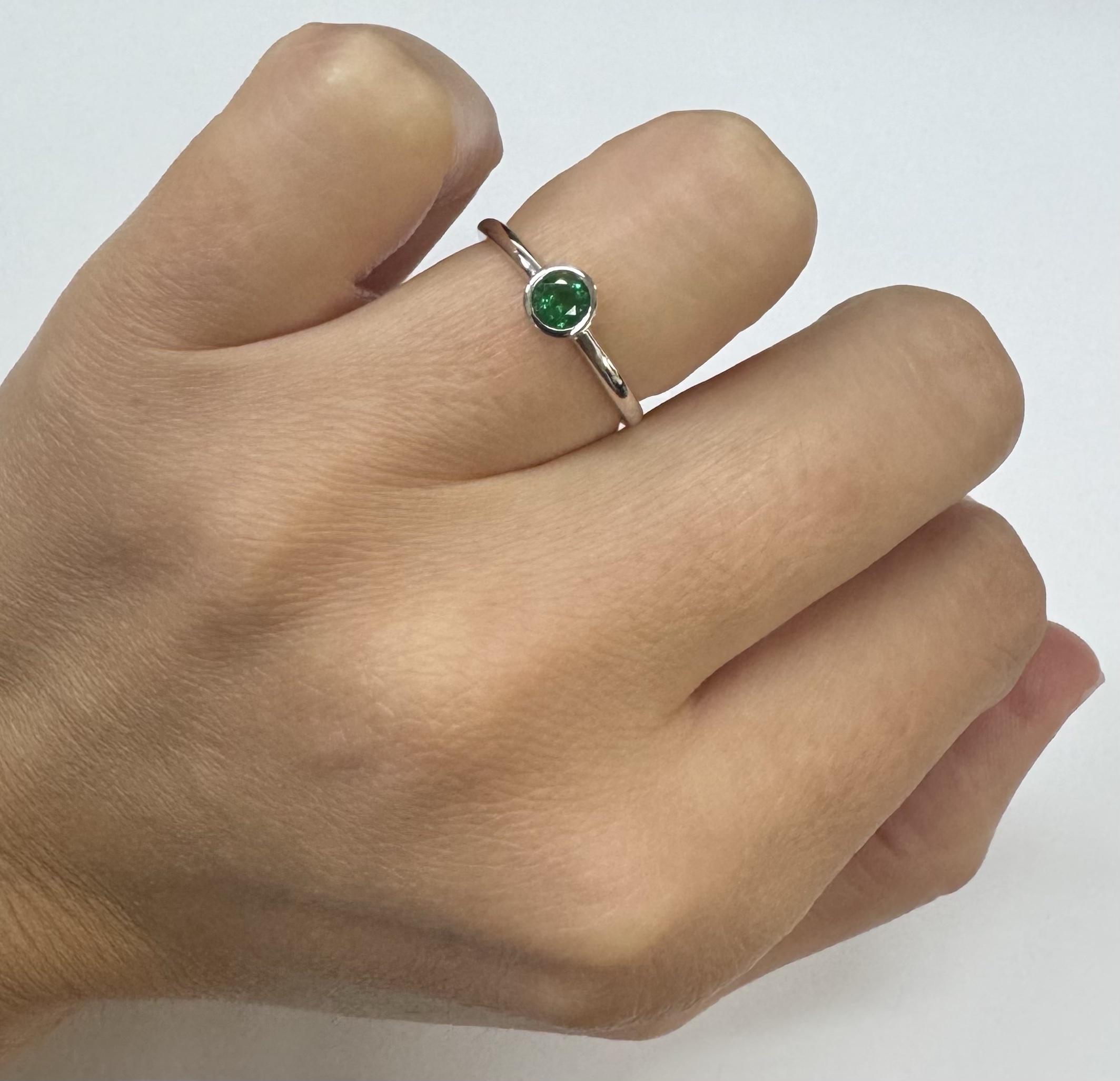 14k White Gold Genuine .28 Cttw Emerald Bezel Ring - Image 11