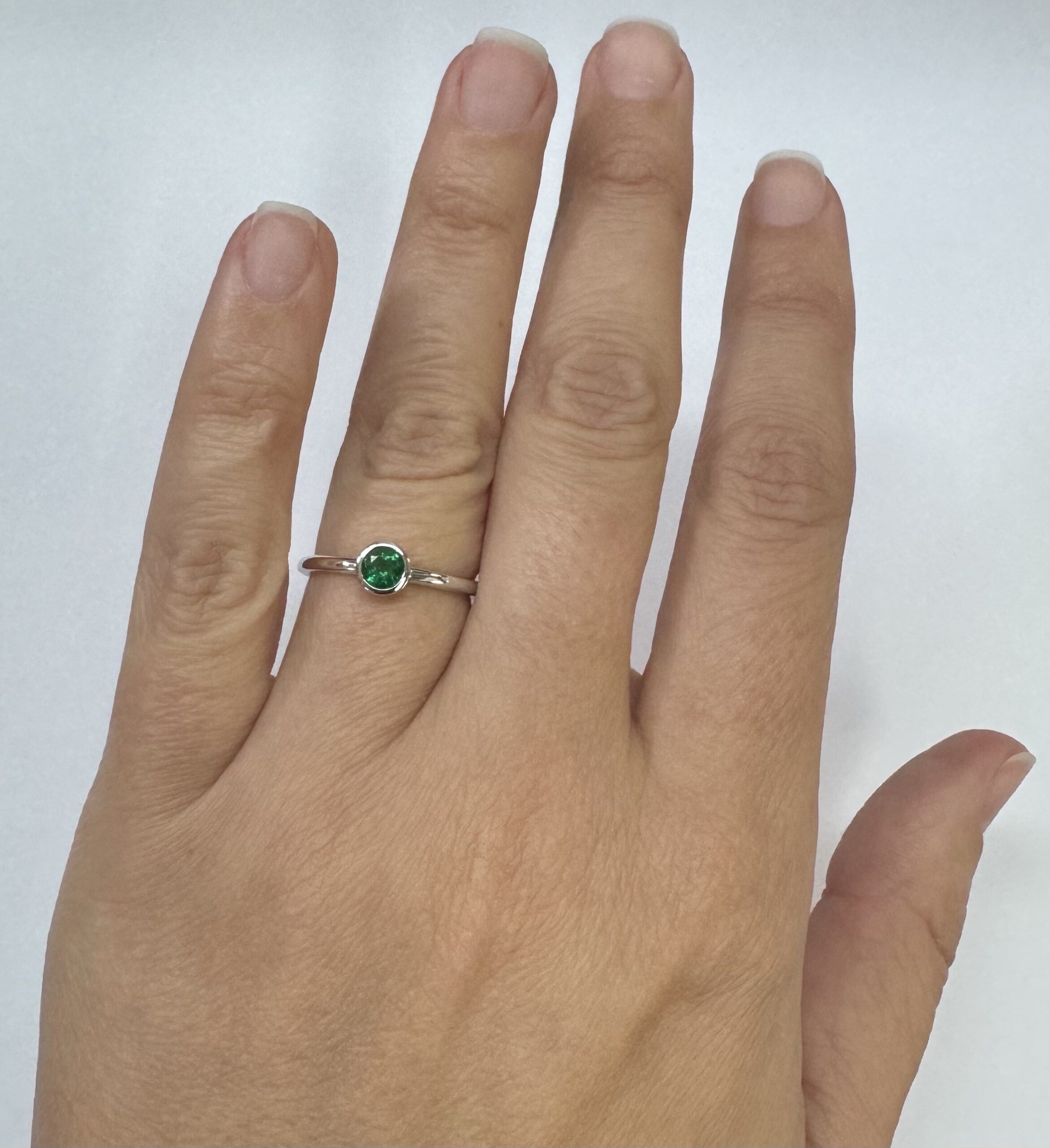 14k White Gold Genuine .28 Cttw Emerald Bezel Ring - Image 17