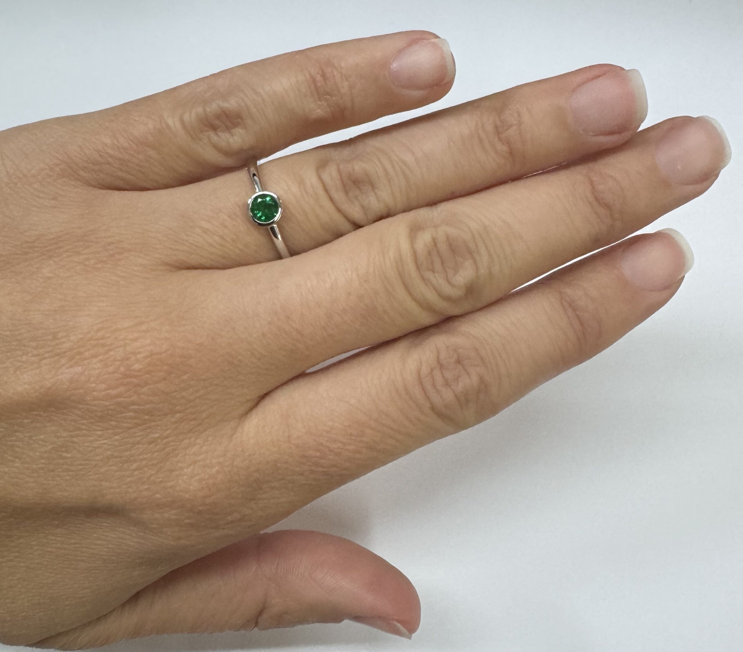 14k White Gold Genuine .28 Cttw Emerald Bezel Ring - Image 19