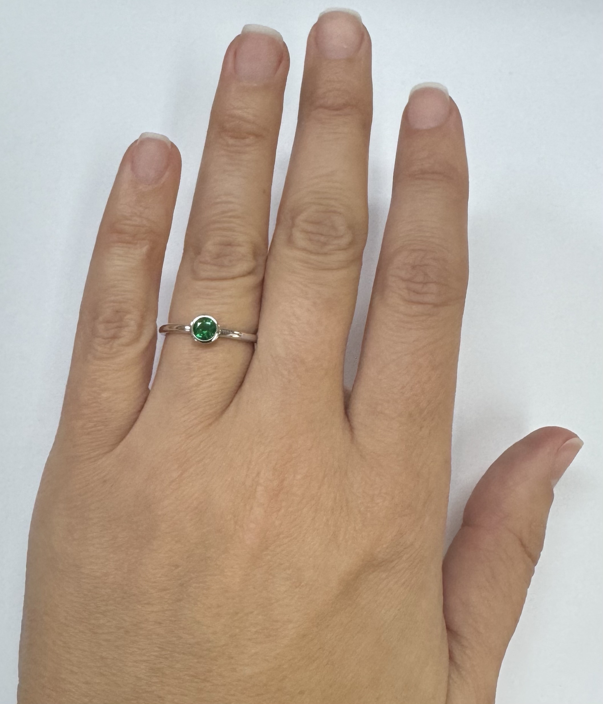 14k White Gold Genuine .28 Cttw Emerald Bezel Ring - Image 21