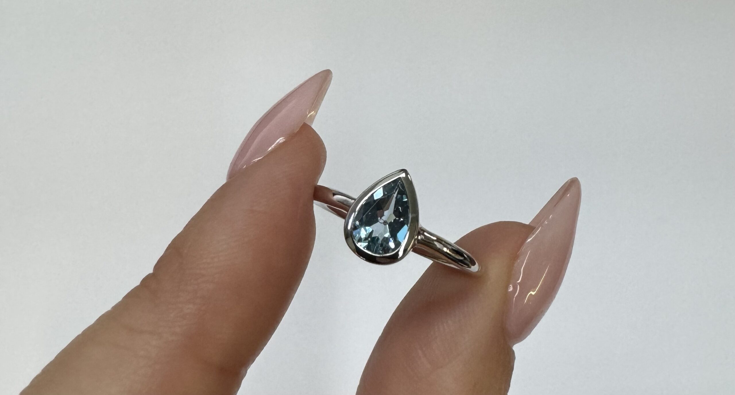 14k White Gold Genuine .59 Cttw Pear Shaped Aquamarine Bezel Ring - Image 2