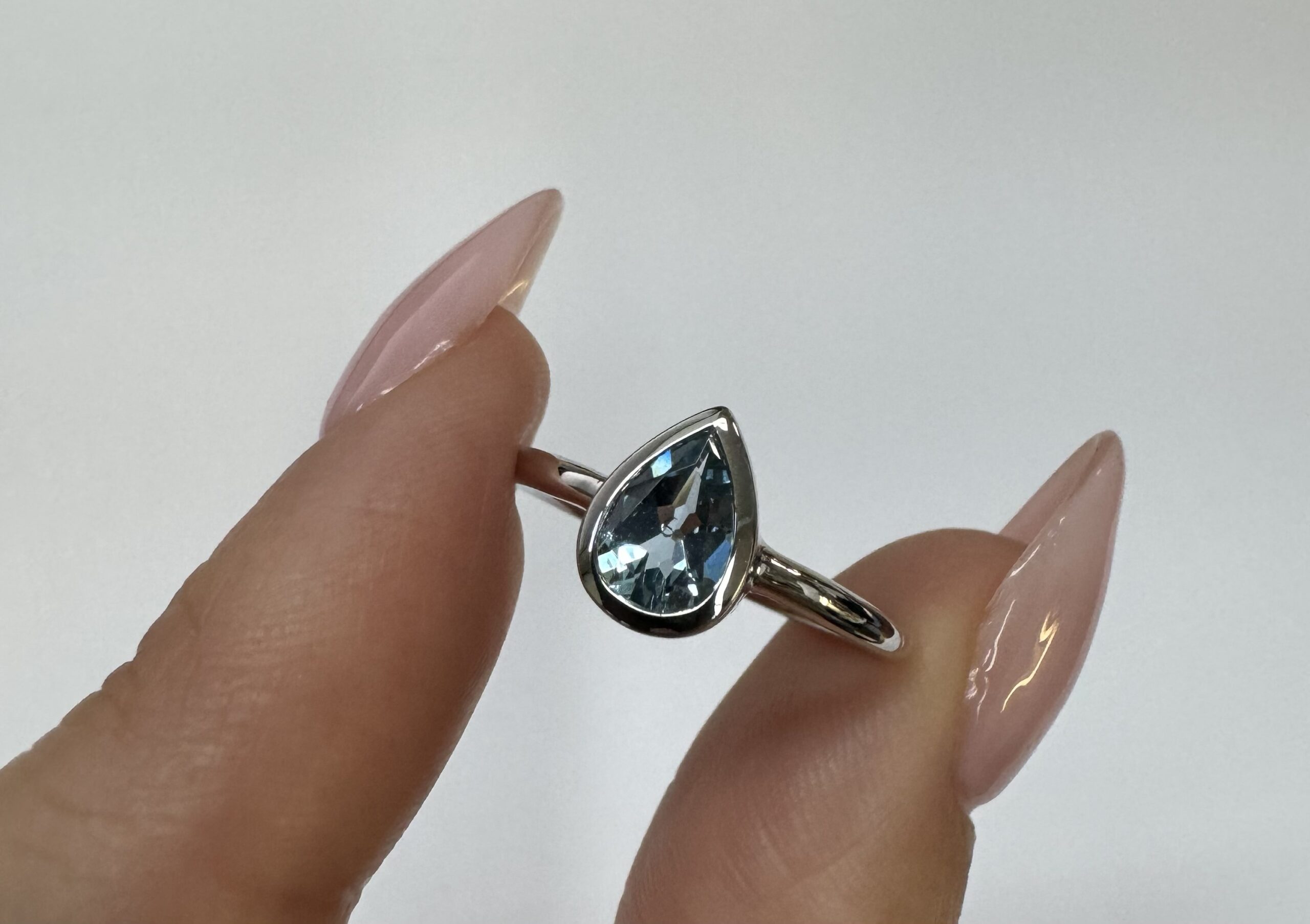 14k White Gold Genuine .59 Cttw Pear Shaped Aquamarine Bezel Ring - Image 3