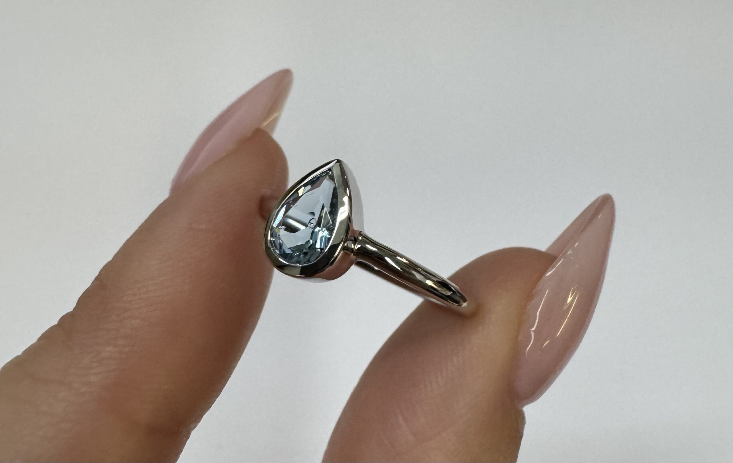 14k White Gold Genuine .59 Cttw Pear Shaped Aquamarine Bezel Ring - Image 4