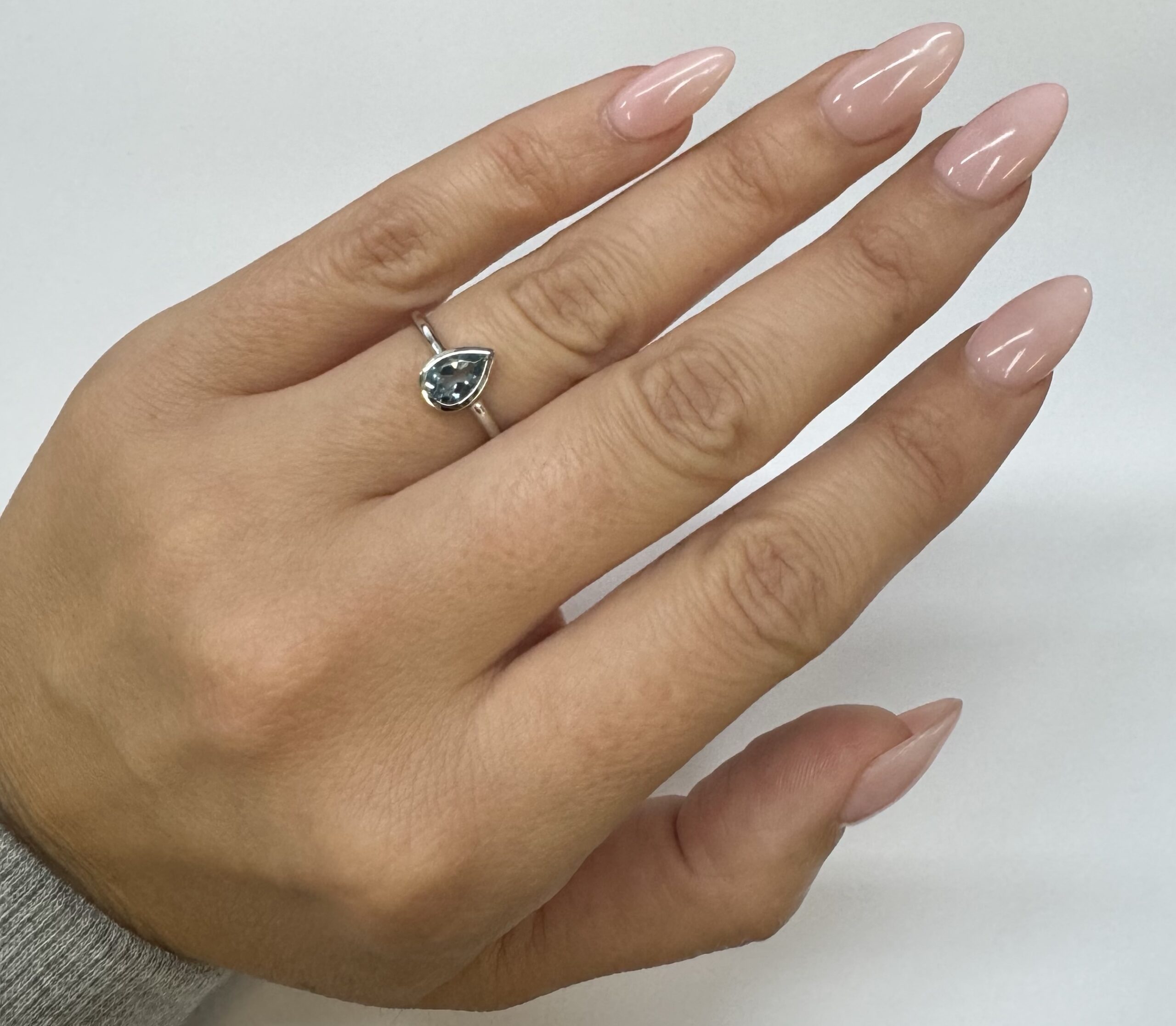 14k White Gold Genuine .59 Cttw Pear Shaped Aquamarine Bezel Ring - Image 34