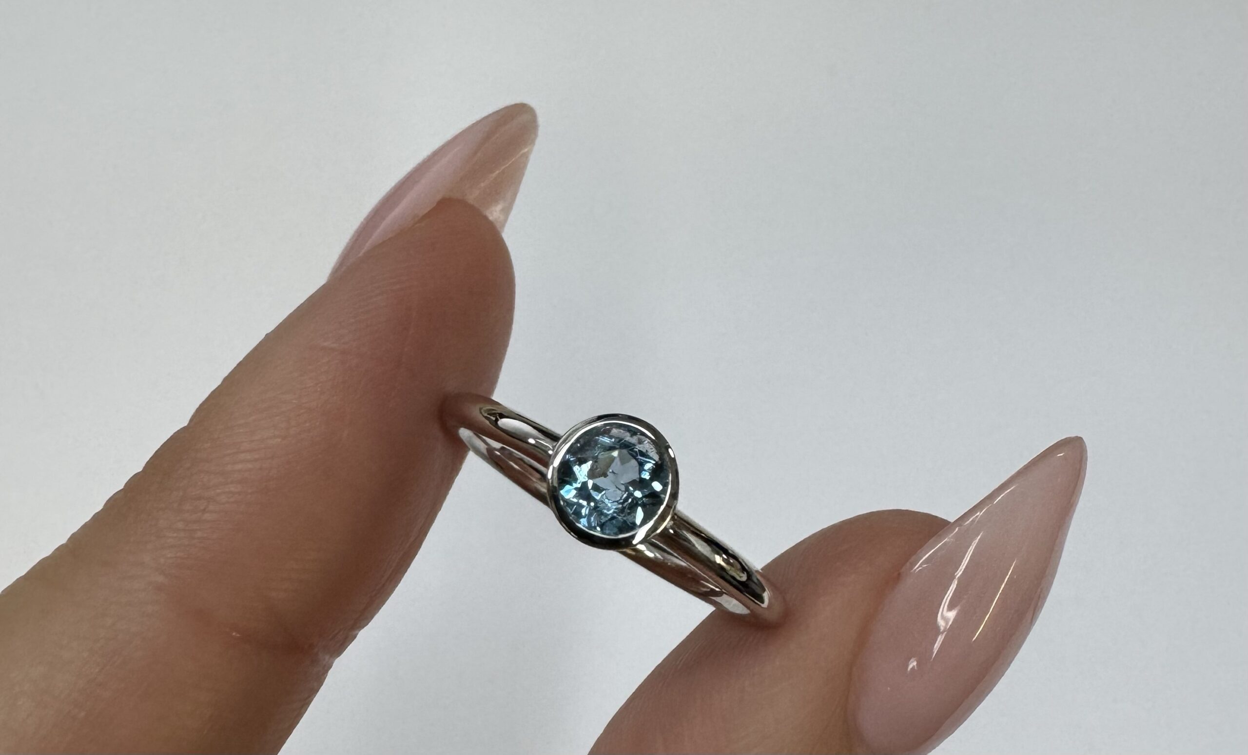 14k White Gold Genuine .34 Cttw Aquamarine Bezel Ring - Image 3