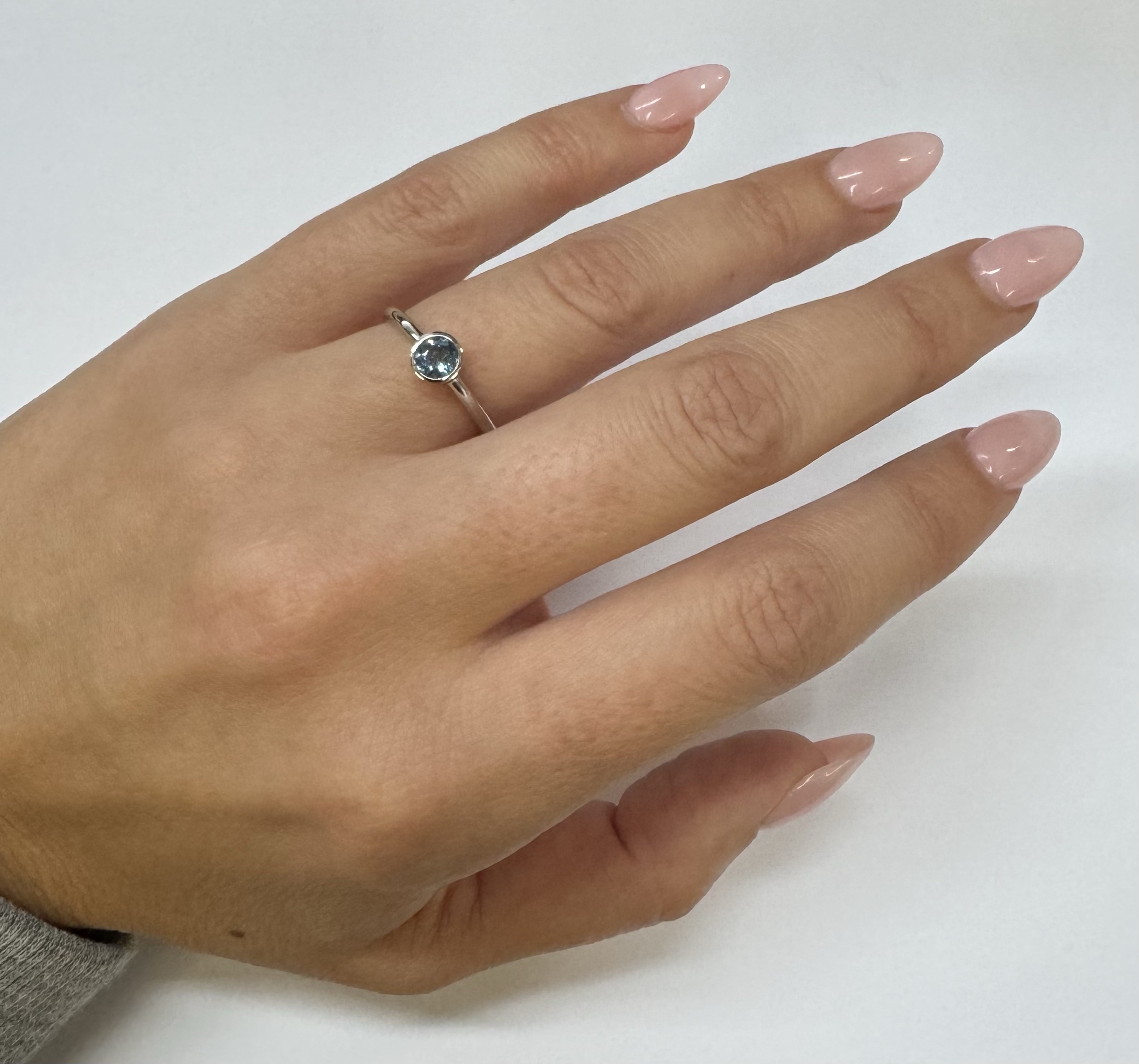 14k White Gold Genuine .34 Cttw Aquamarine Bezel Ring - Image 37