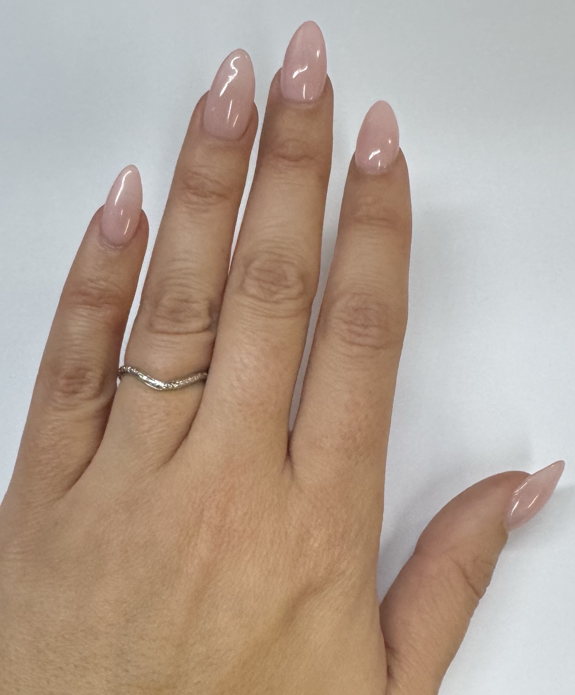 Vintage 18k White Gold Engraved, Curved Wedding Band - Image 15