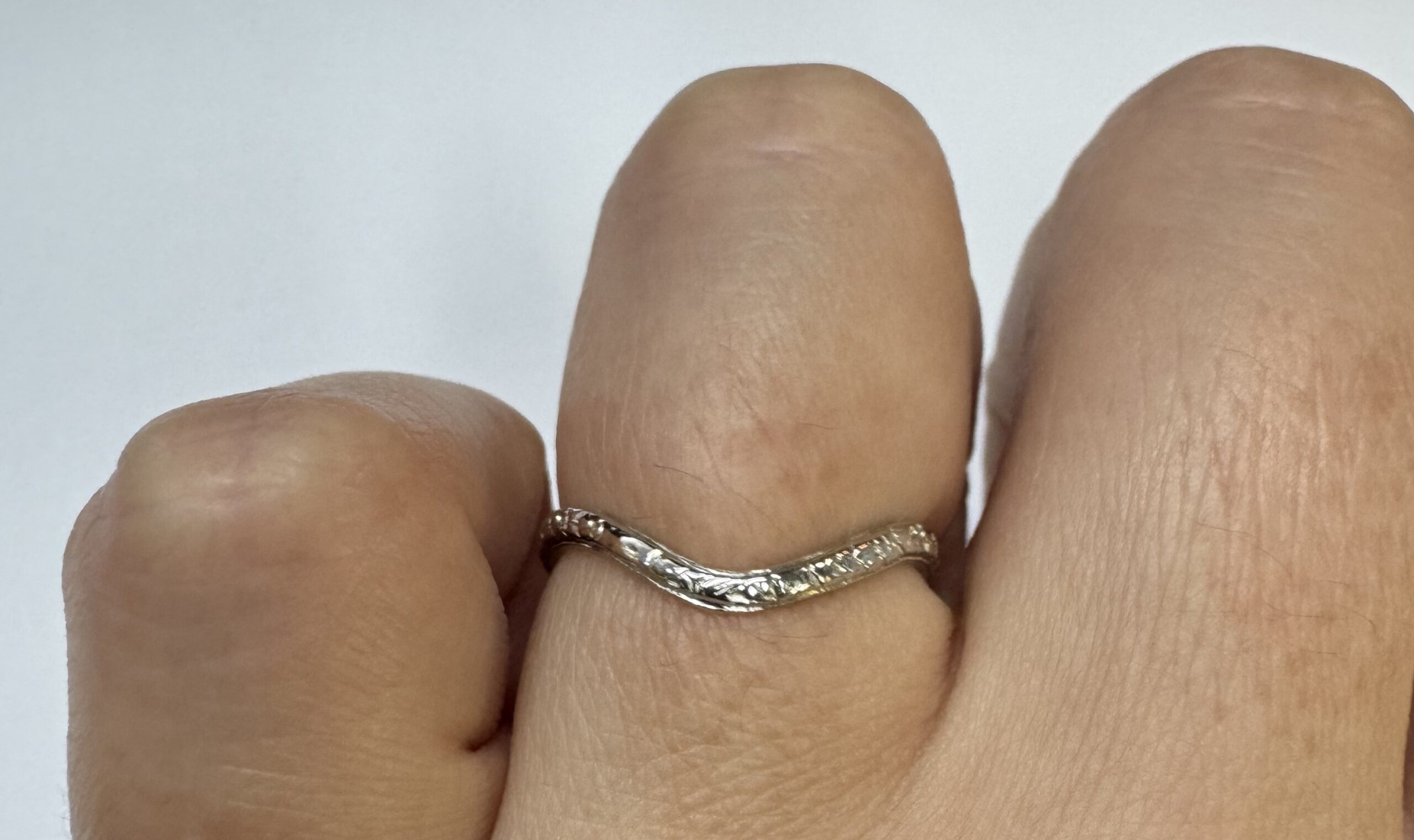 Vintage 18k White Gold Engraved, Curved Wedding Band - Image 20