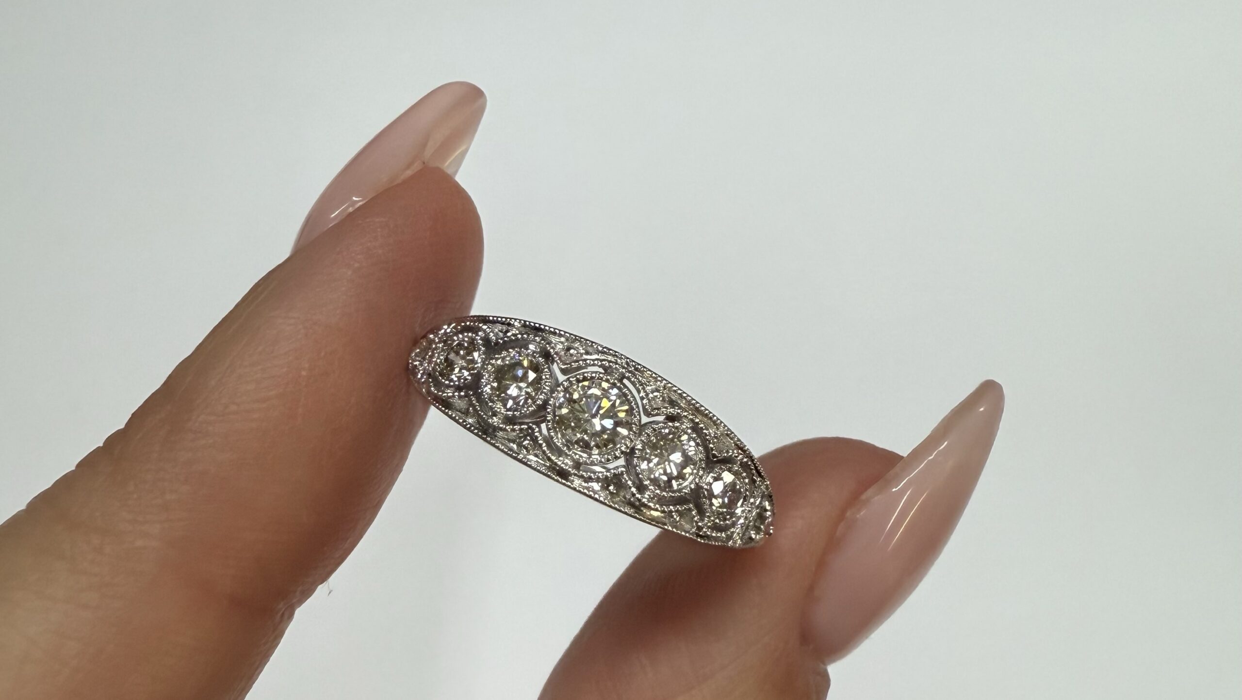 14k White Gold Vintage Inspired 7 Stone Bezel Graudated Round Brilliant Cut Diamond Band - Image 15