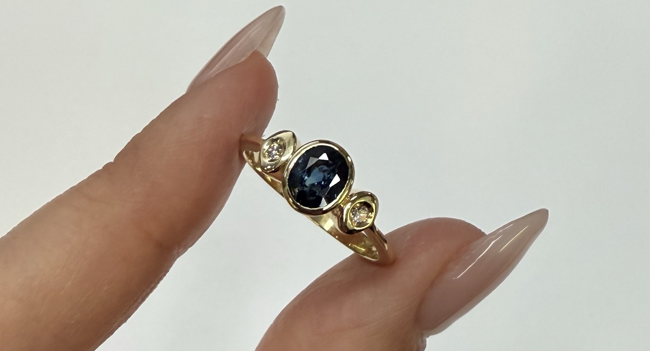 Vintage 18k Yellow Gold Bezel Set Sapphire & Diamond Ring
