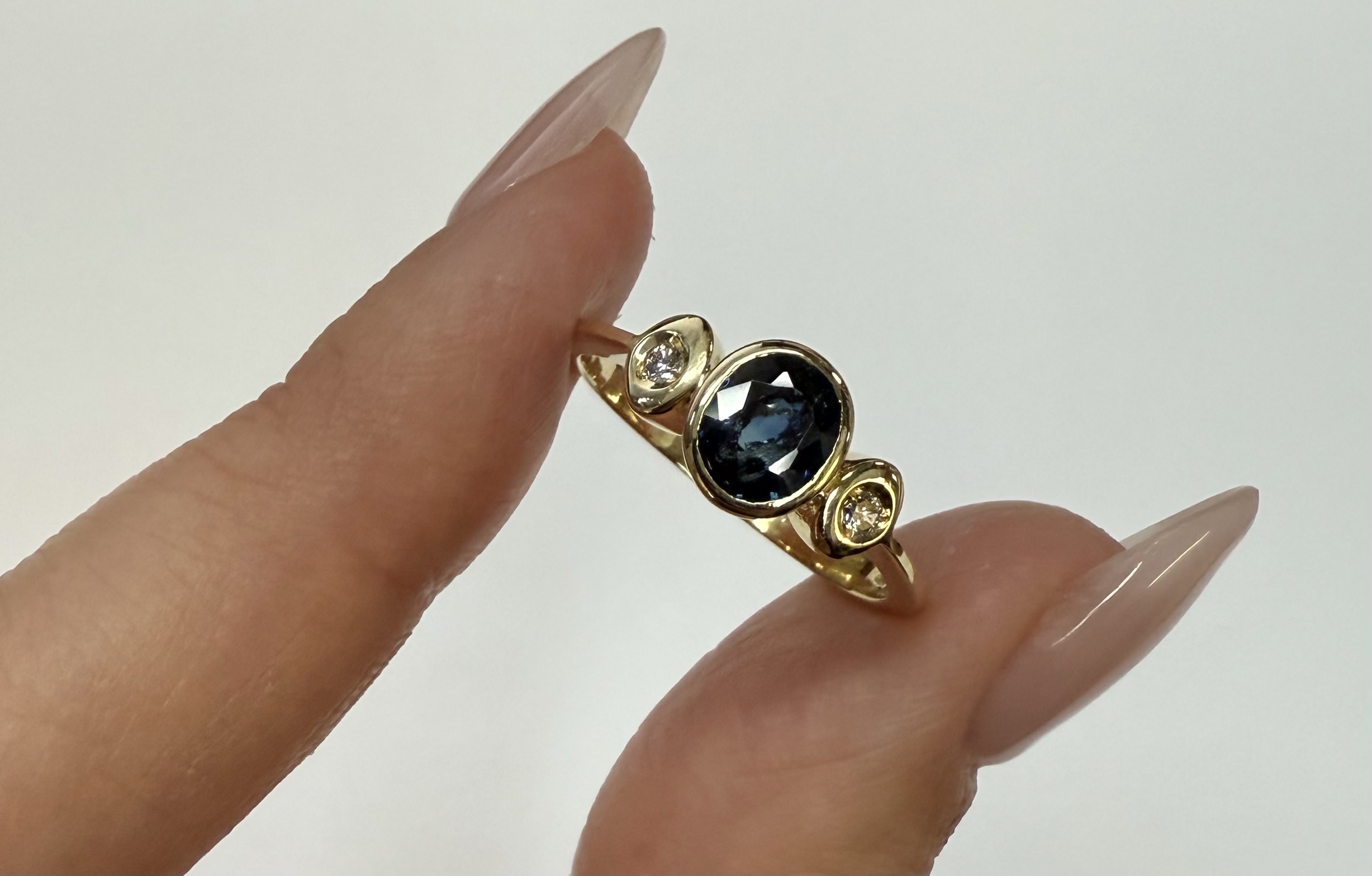 Vintage 18k Yellow Gold Bezel Set Sapphire & Diamond Ring - Image 2