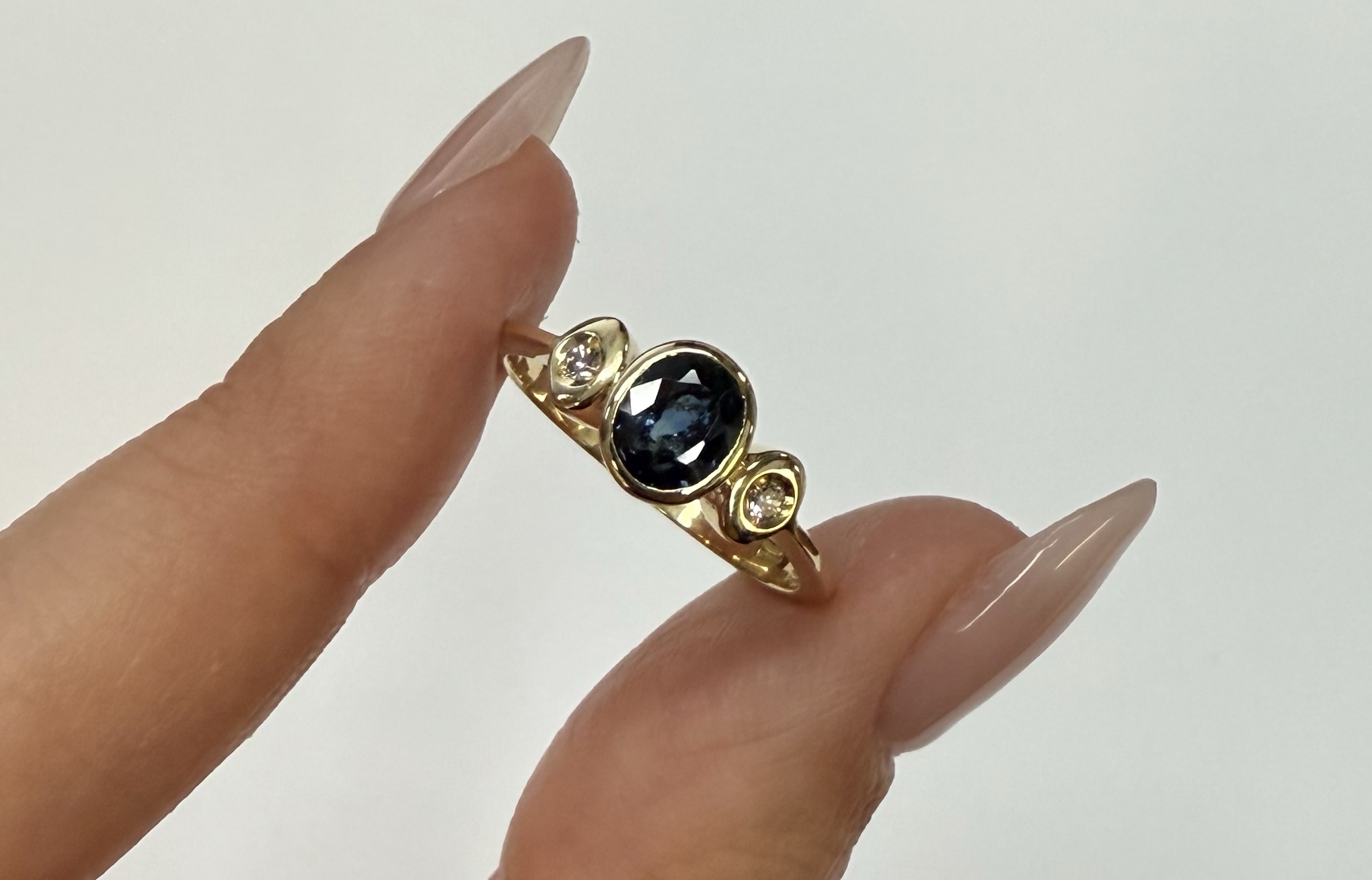 Vintage 18k Yellow Gold Bezel Set Sapphire & Diamond Ring - Image 3