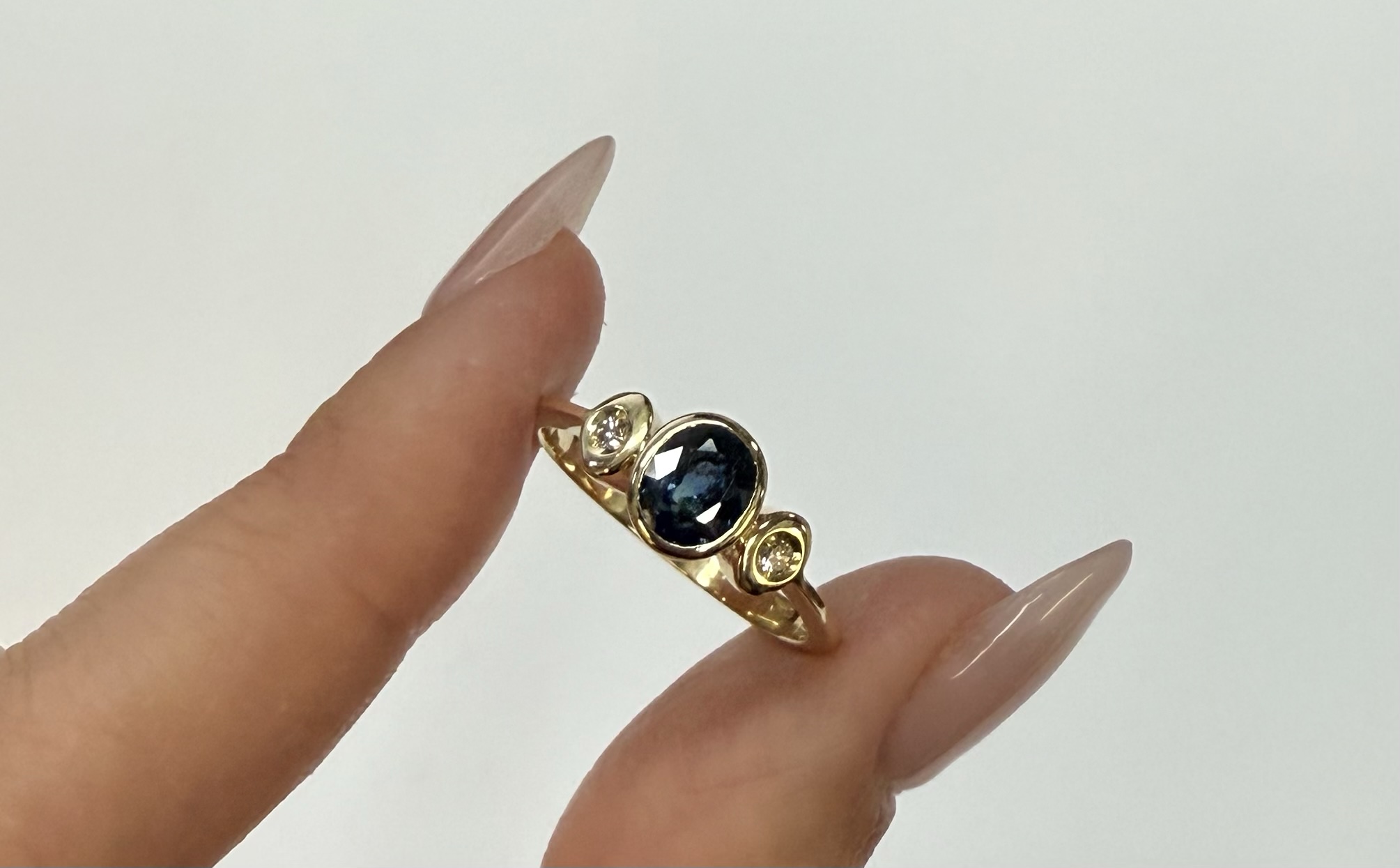 Vintage 18k Yellow Gold Bezel Set Sapphire & Diamond Ring - Image 5