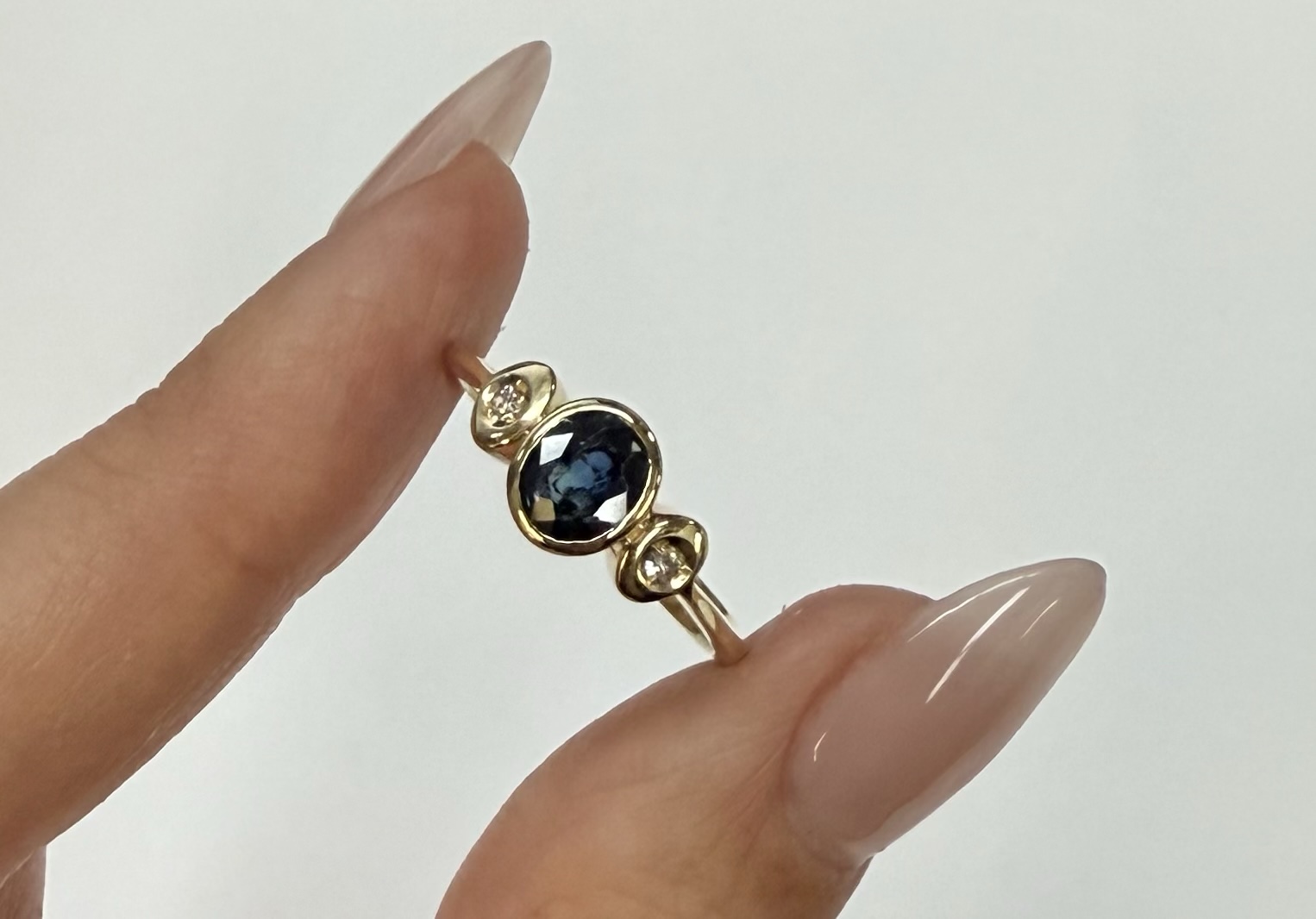 Vintage 18k Yellow Gold Bezel Set Sapphire & Diamond Ring - Image 6