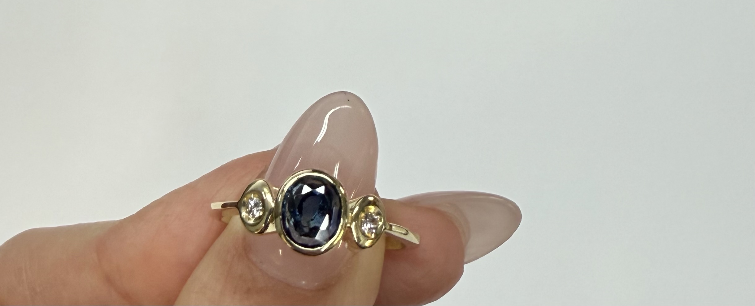 Vintage 18k Yellow Gold Bezel Set Sapphire & Diamond Ring - Image 7