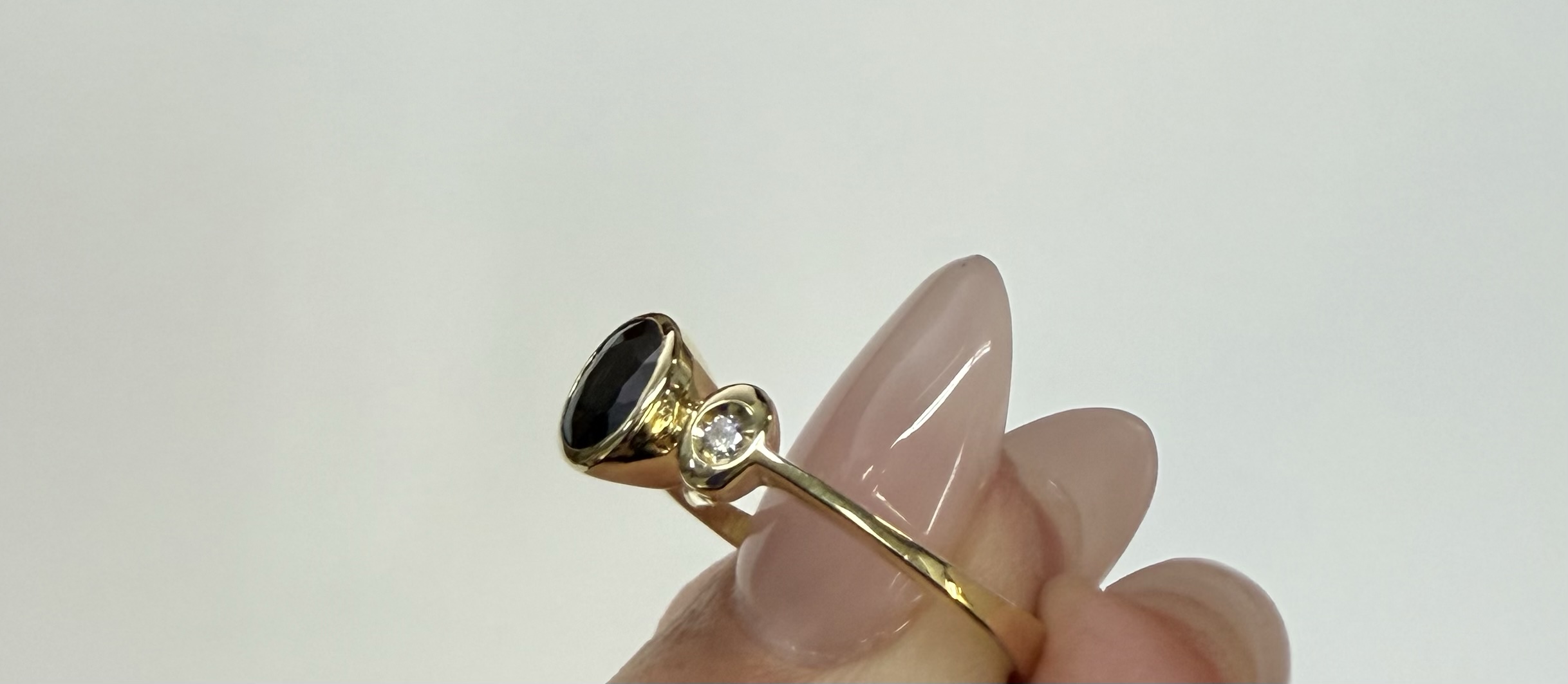 Vintage 18k Yellow Gold Bezel Set Sapphire & Diamond Ring - Image 8