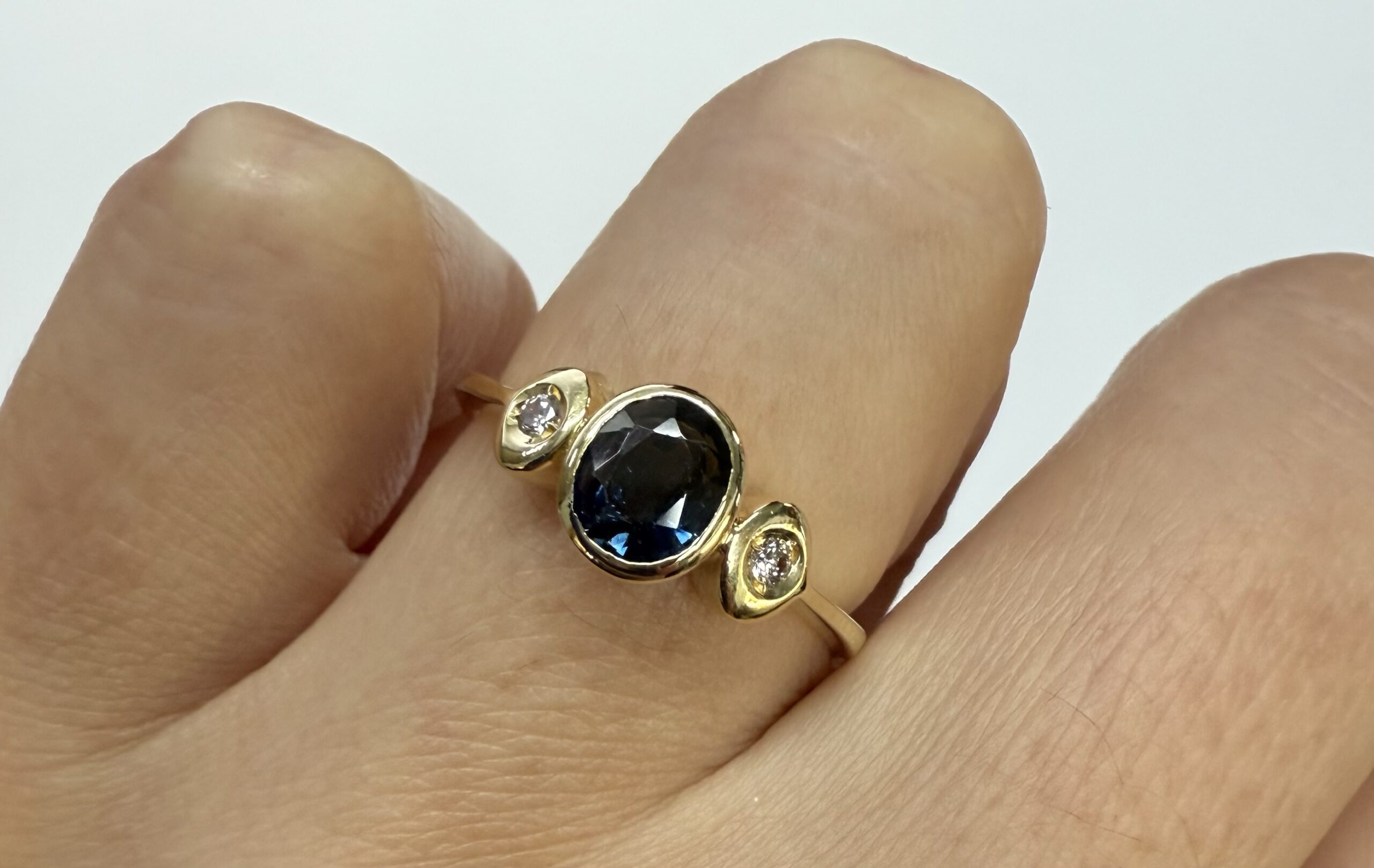 Vintage 18k Yellow Gold Bezel Set Sapphire & Diamond Ring - Image 13