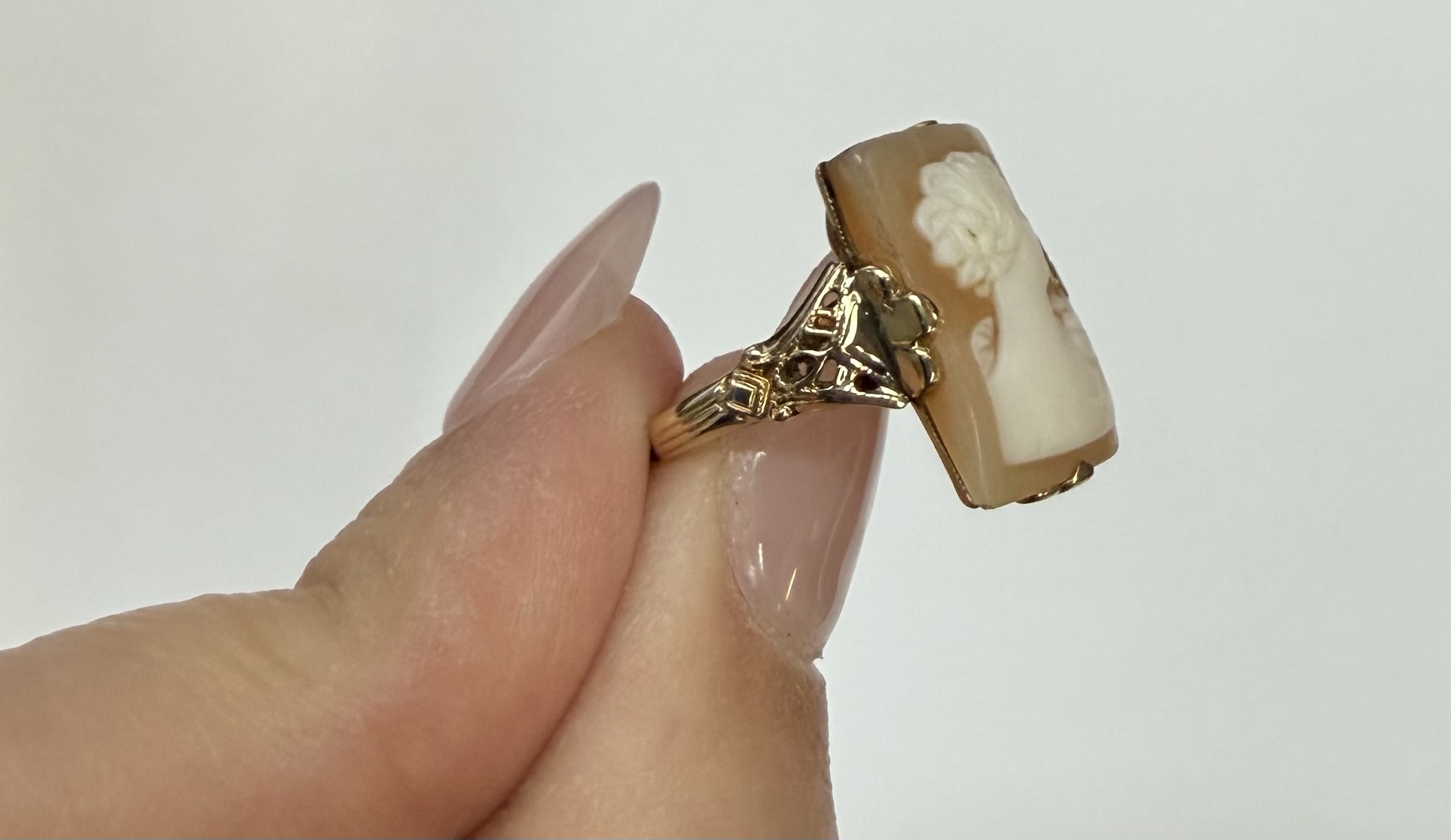 Vintage 10k Yellow Gold Carved Shell Cameo Ring - Image 4