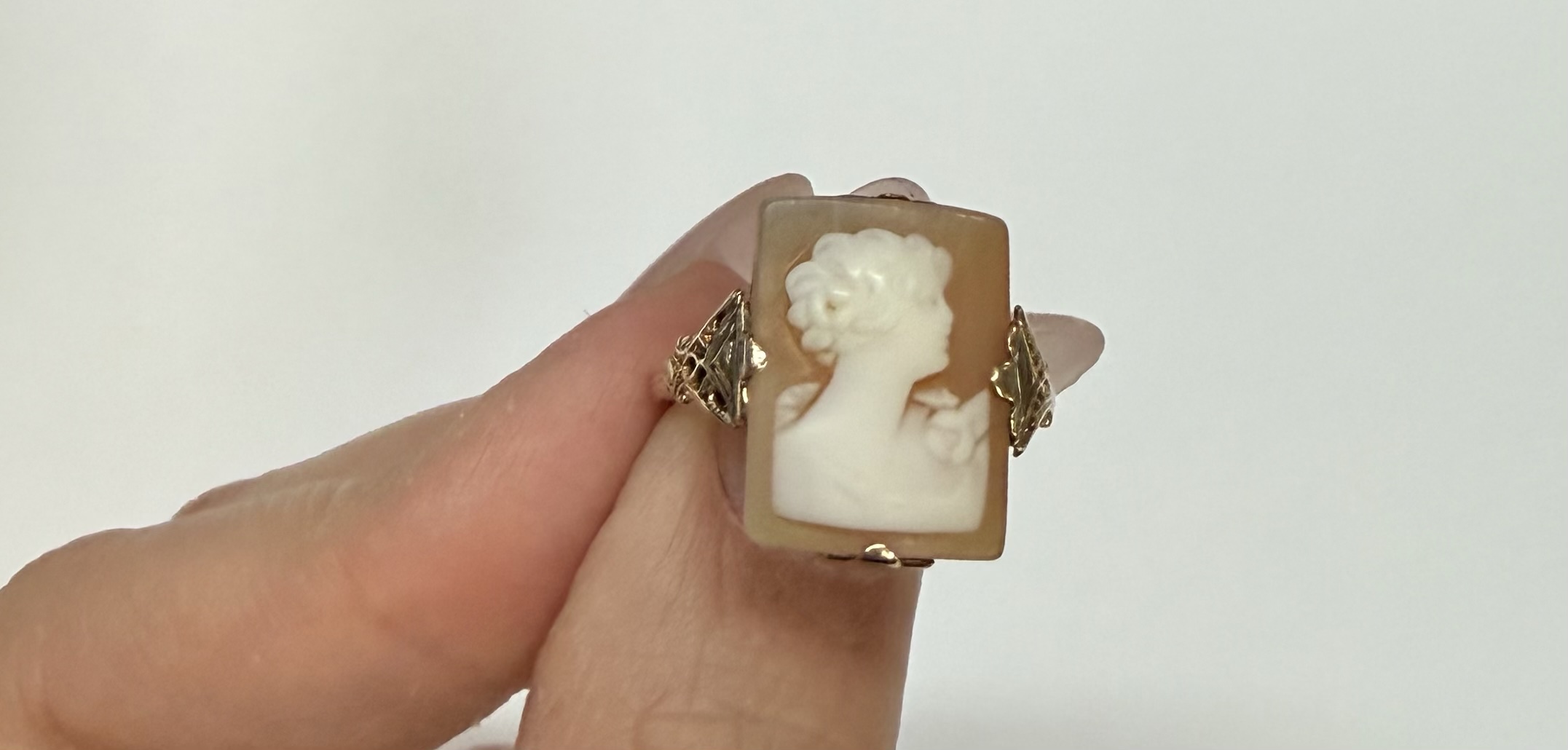 Vintage 10k Yellow Gold Carved Shell Cameo Ring - Image 5