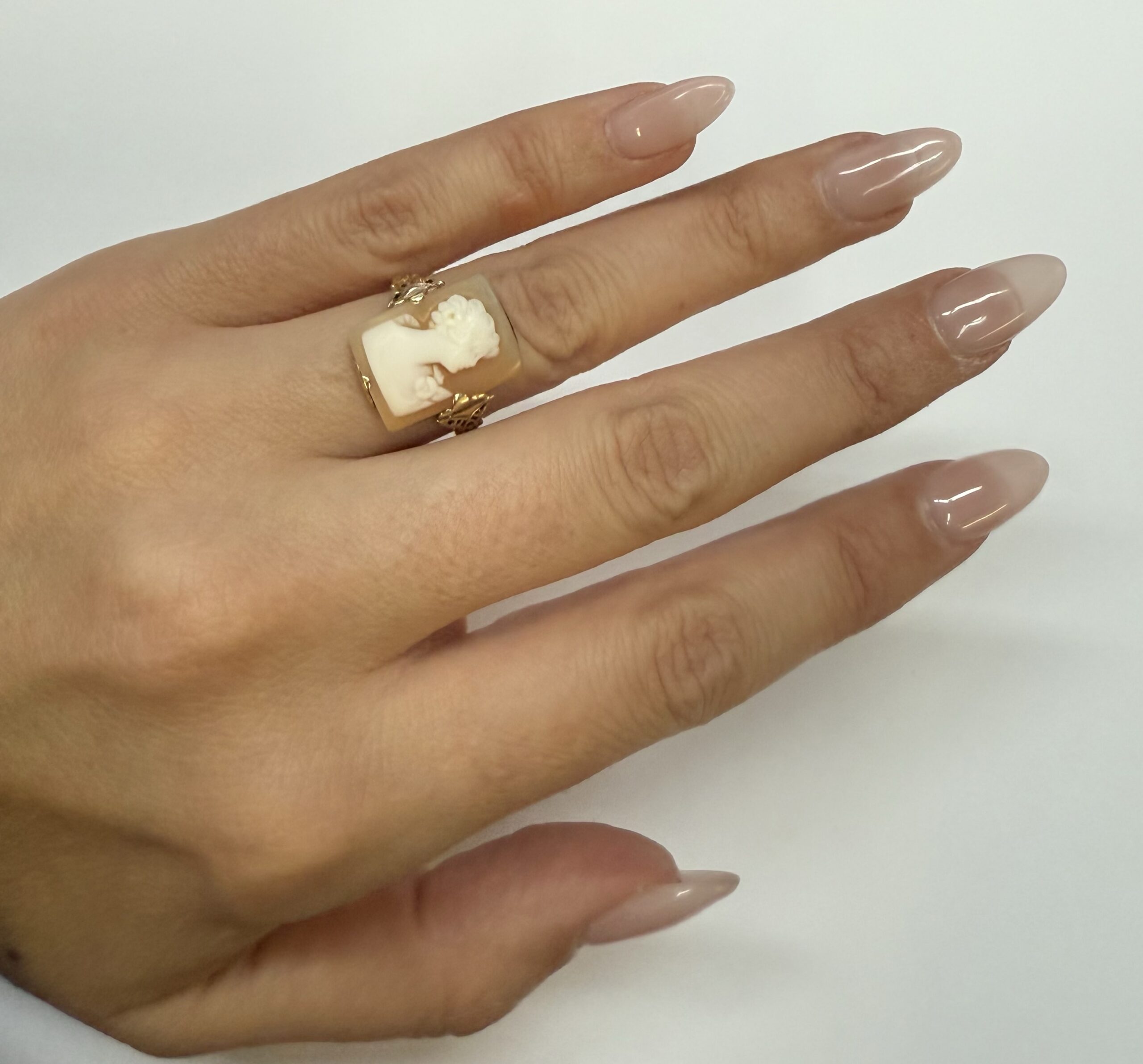Vintage 10k Yellow Gold Carved Shell Cameo Ring - Image 6