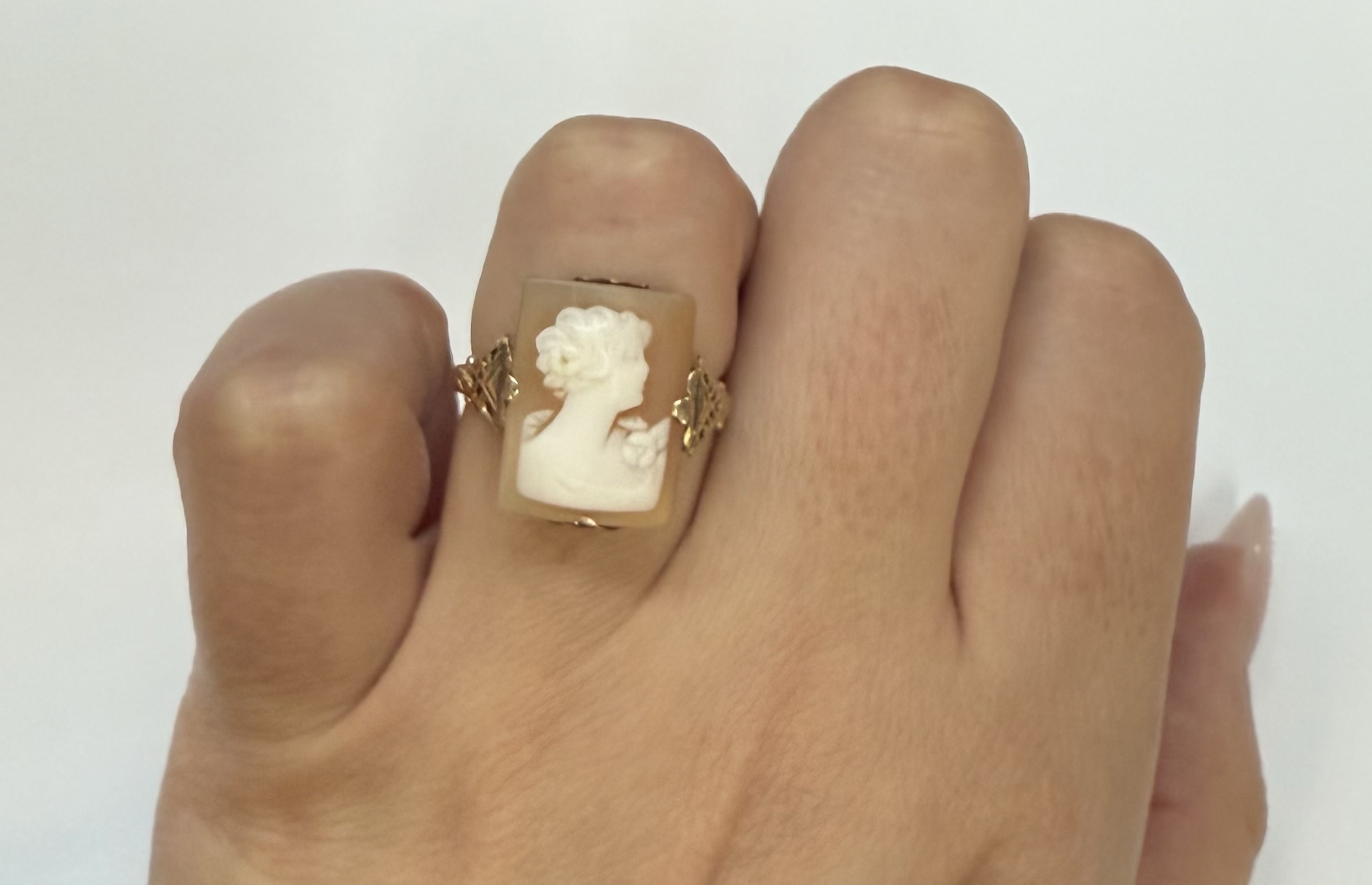 Vintage 10k Yellow Gold Carved Shell Cameo Ring - Image 8