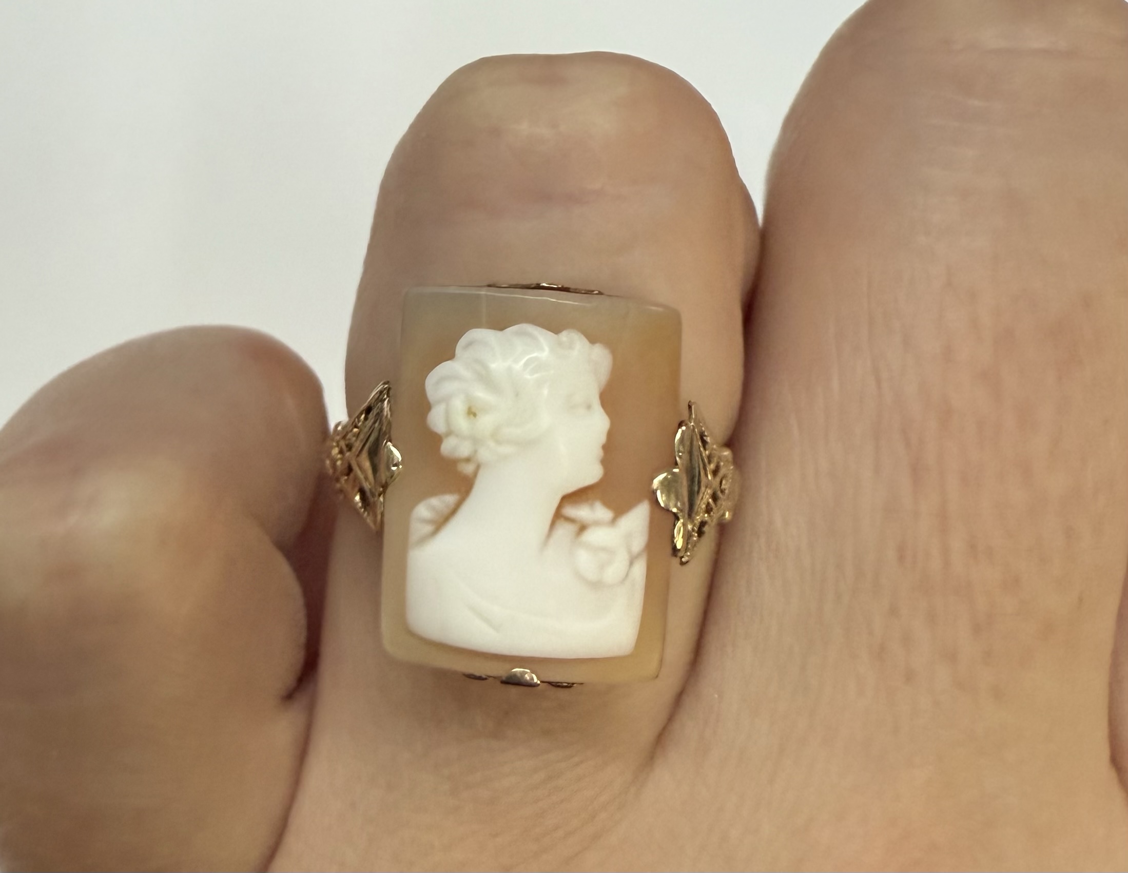 Vintage 10k Yellow Gold Carved Shell Cameo Ring - Image 9