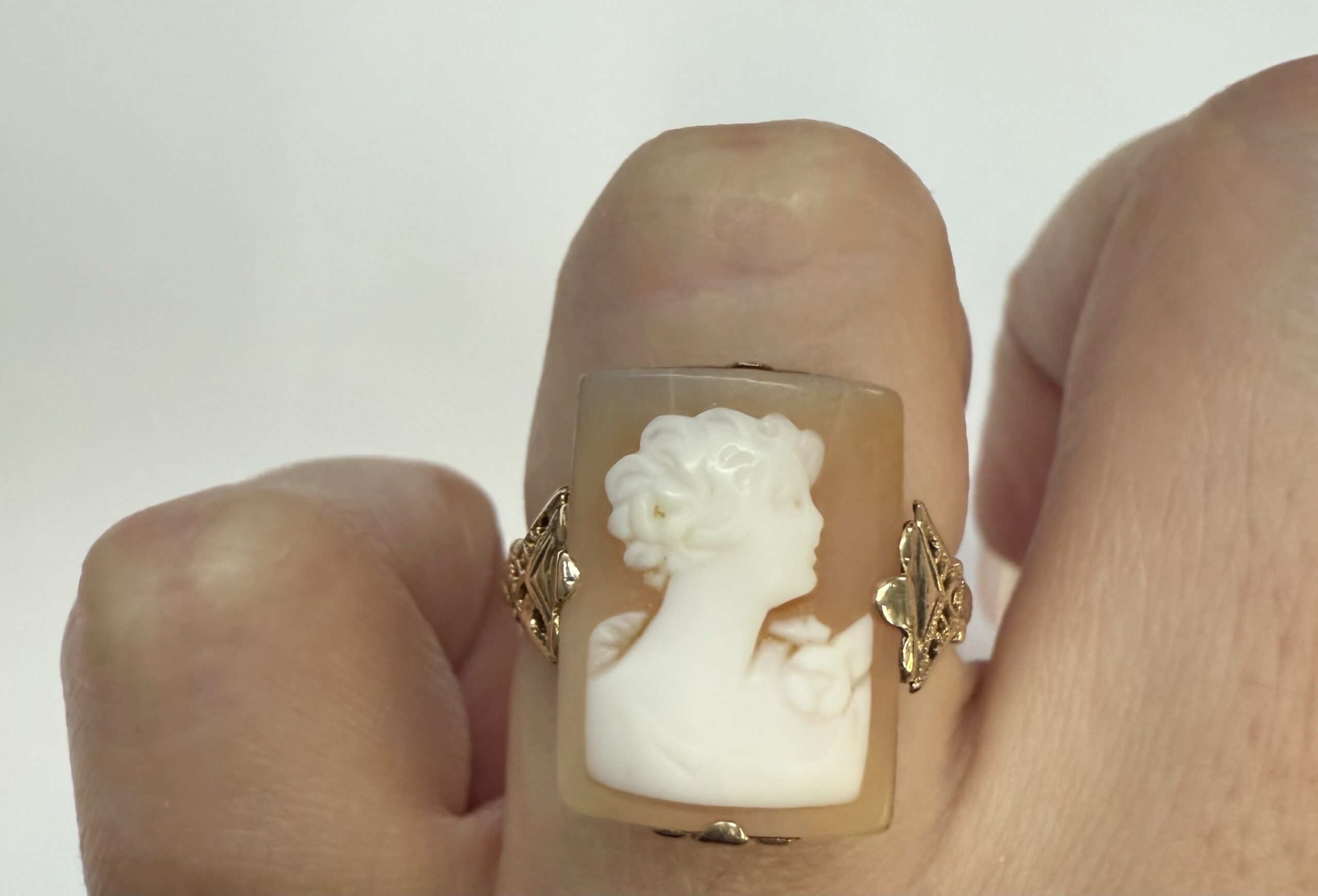 Vintage 10k Yellow Gold Carved Shell Cameo Ring - Image 12