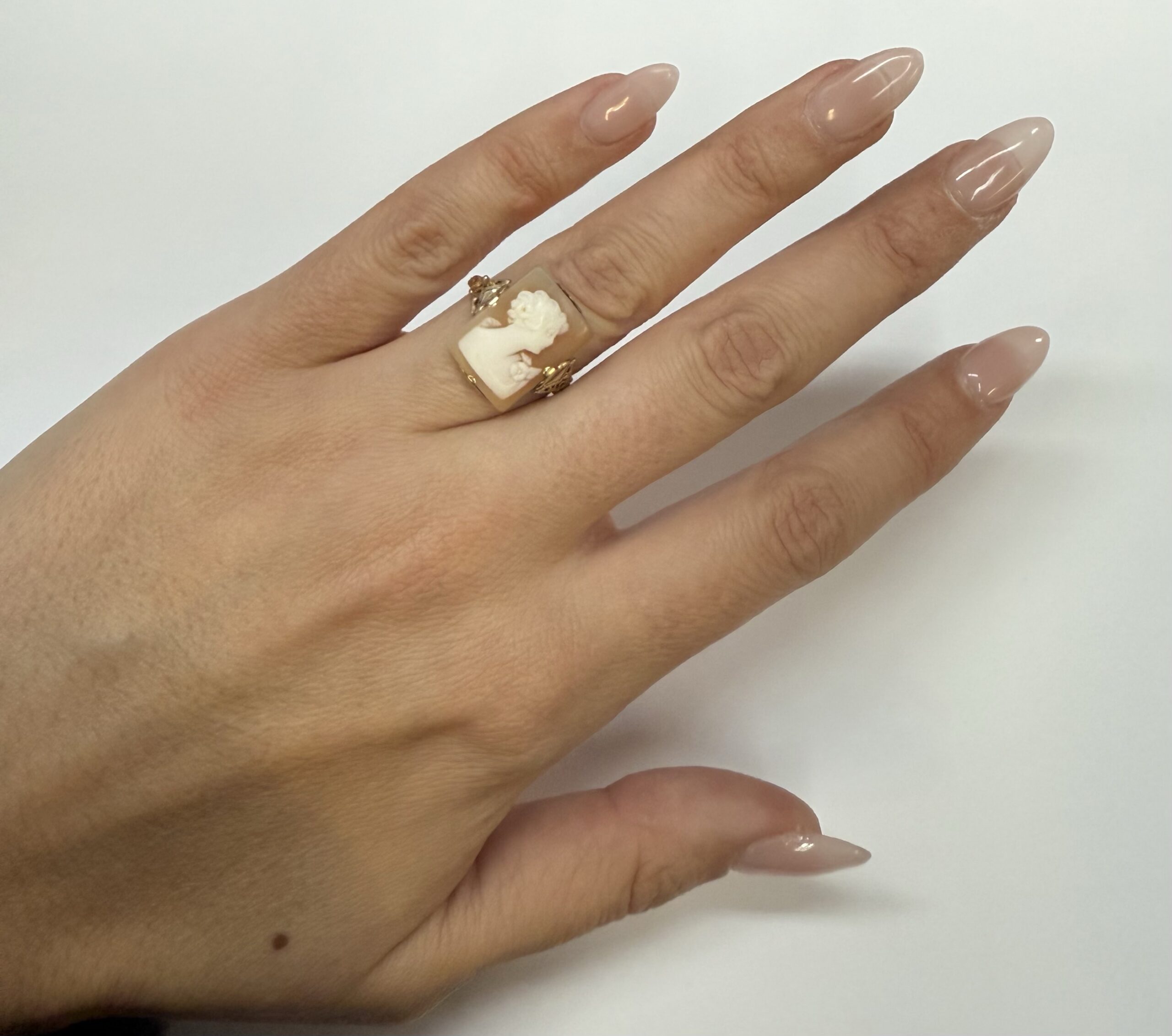 Vintage 10k Yellow Gold Carved Shell Cameo Ring - Image 14