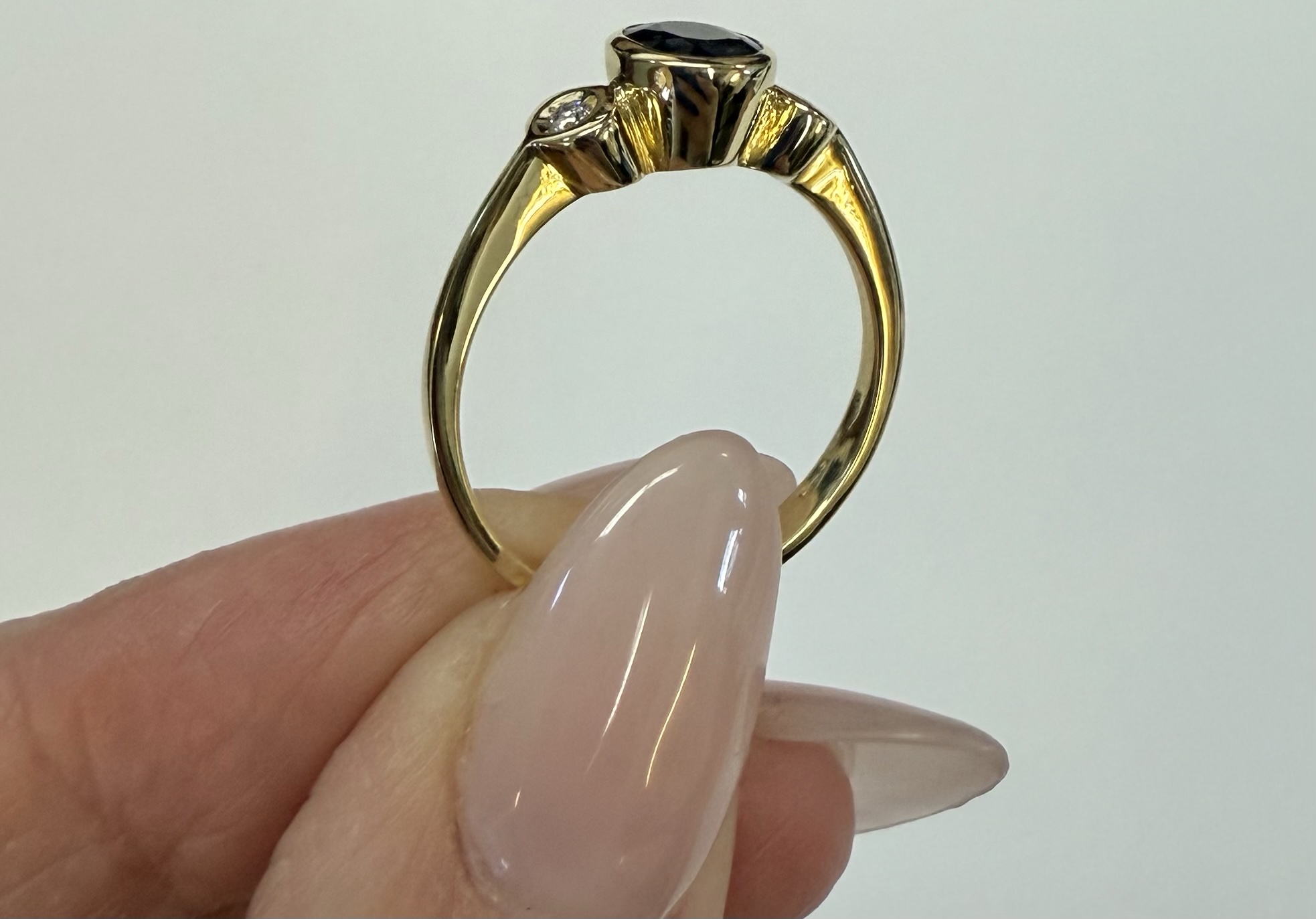 Vintage 18k Yellow Gold Bezel Set Sapphire & Diamond Ring - Image 20