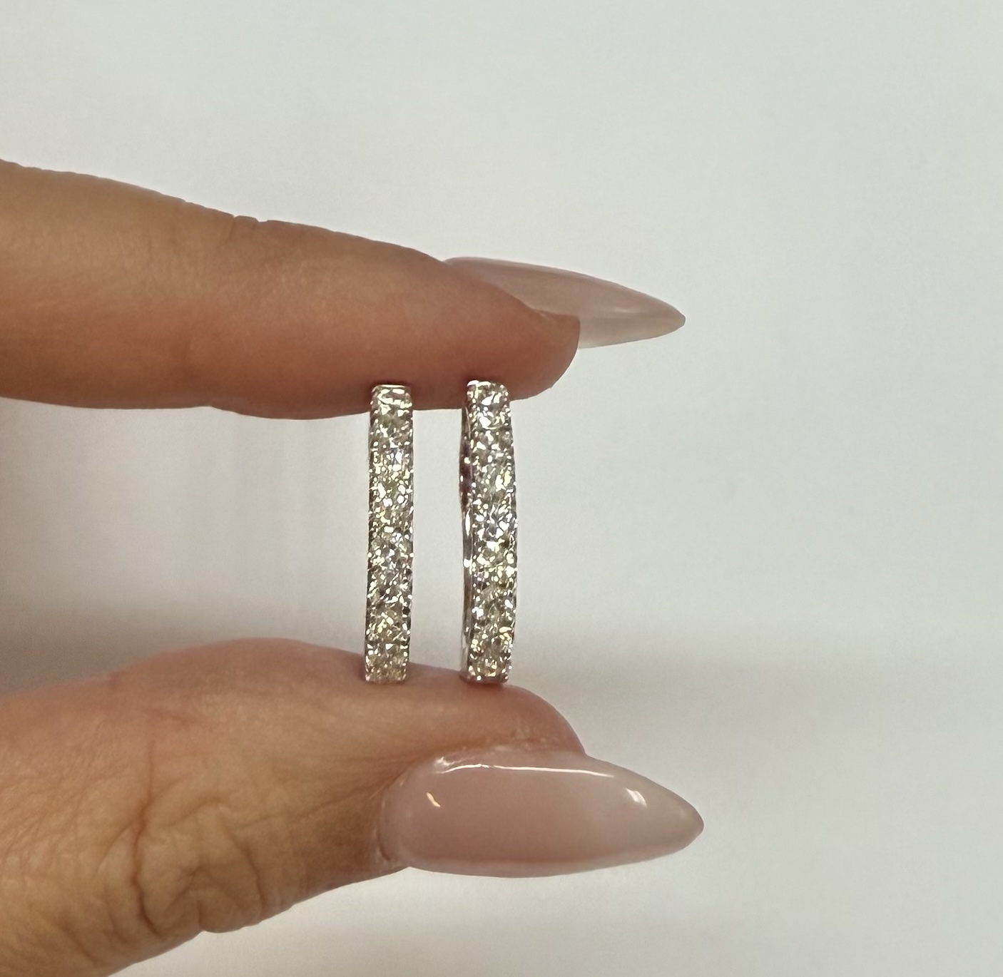 14k White Gold Genuine 1.00 Carat Round Brilliant Cut Diamond Hoop Earrings - Image 4