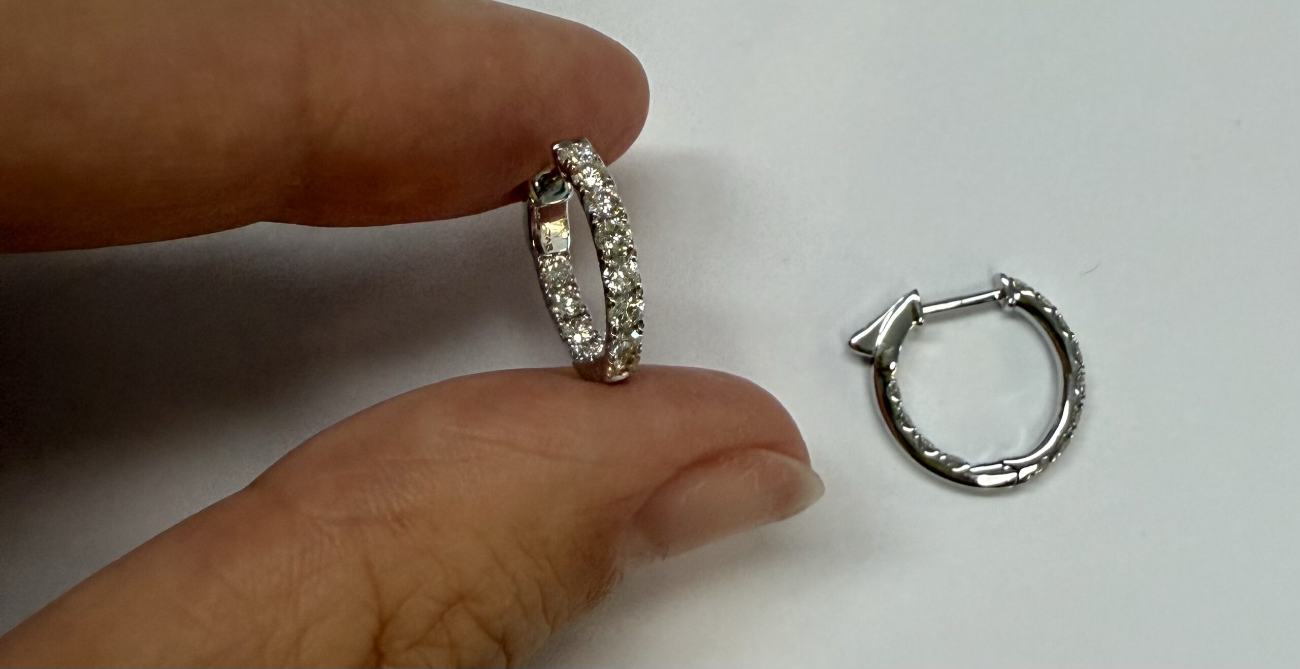 14k White Gold 1/2 Cttw Round Brilliant Cut Diamond Hoop Earrings - Image 15