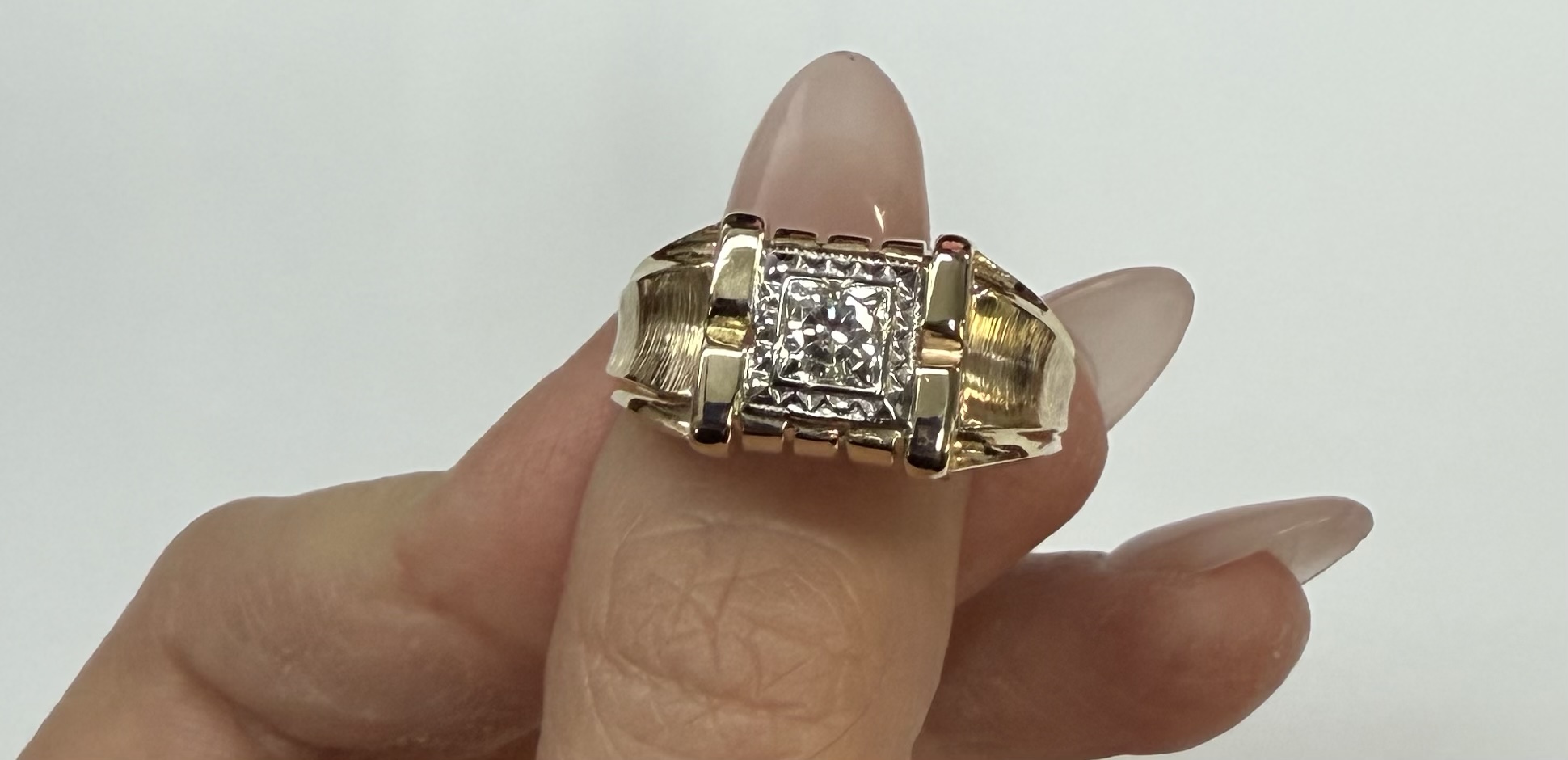 A Gent's Antique 14k Yellow Gold Genuine 1/4 Cttw Diamond Ring - Image 9