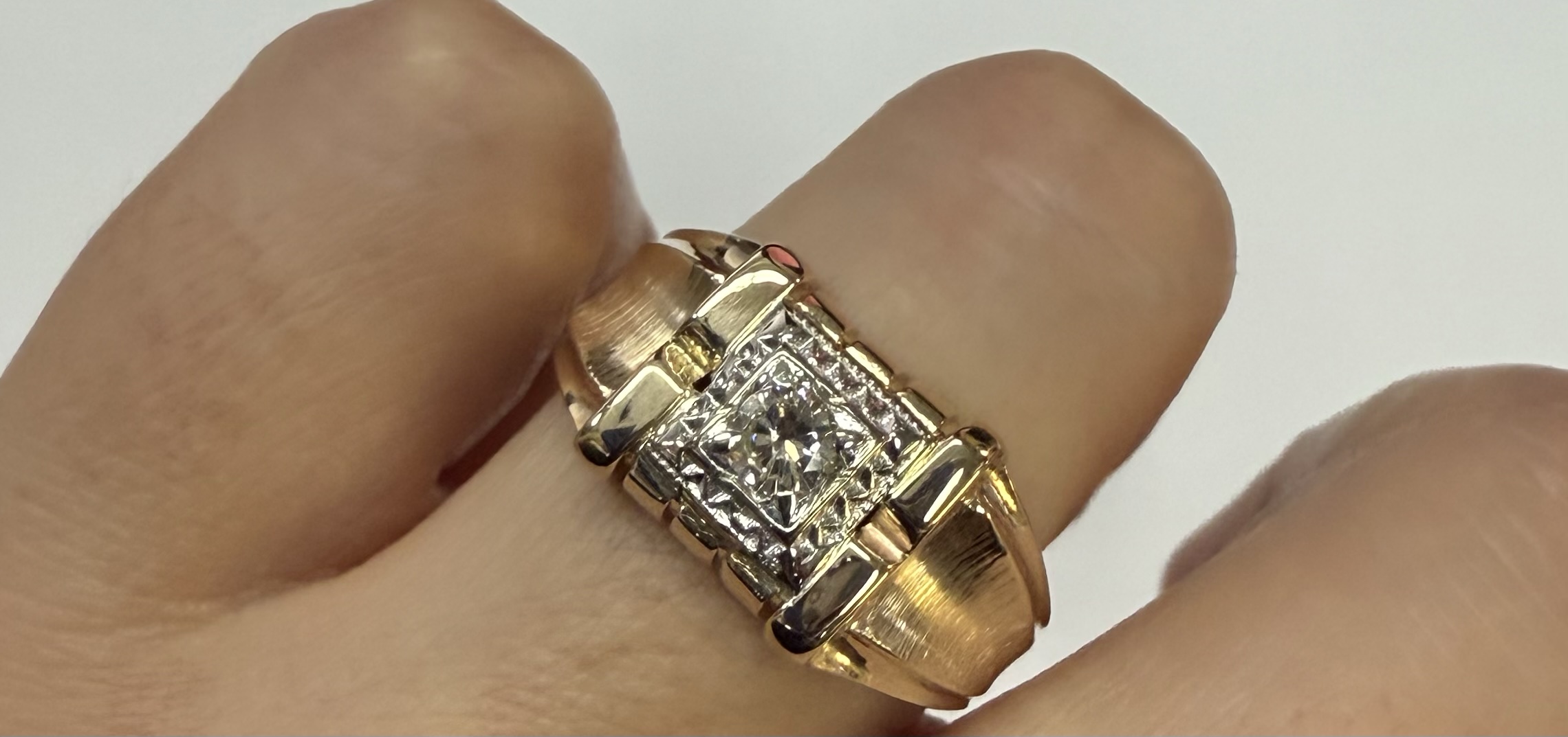 A Gent's Antique 14k Yellow Gold Genuine 1/4 Cttw Diamond Ring - Image 16