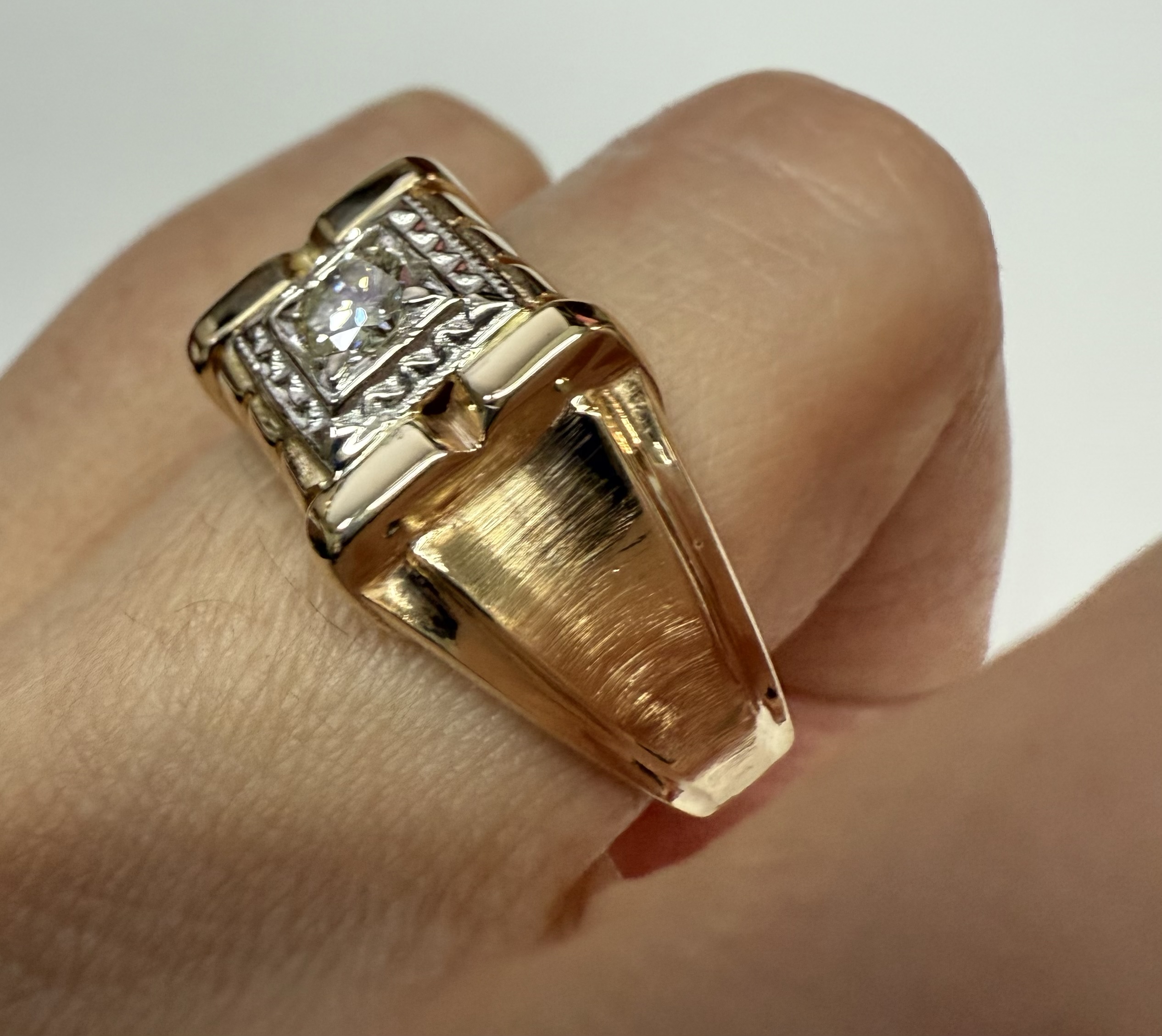 A Gent's Antique 14k Yellow Gold Genuine 1/4 Cttw Diamond Ring - Image 19