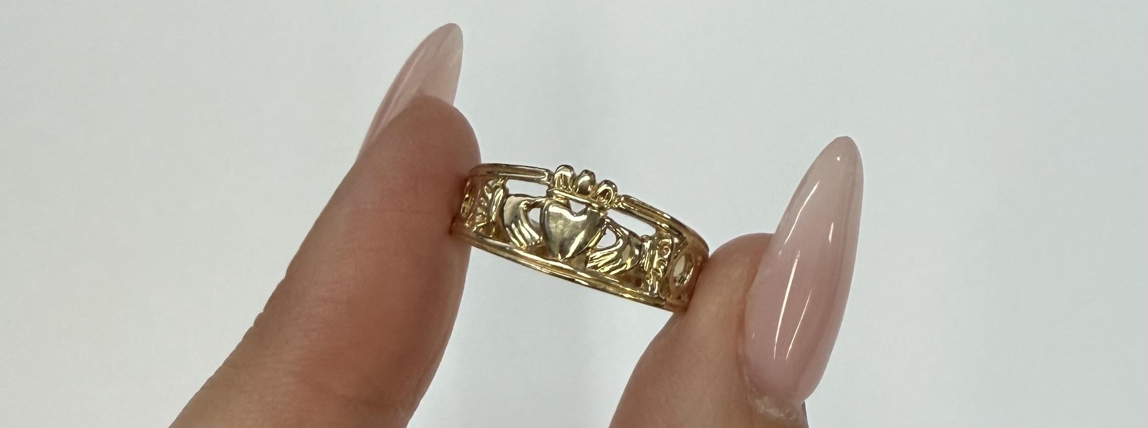 Vintage 10k Yellow Gold Claddagh Ring - Image 3
